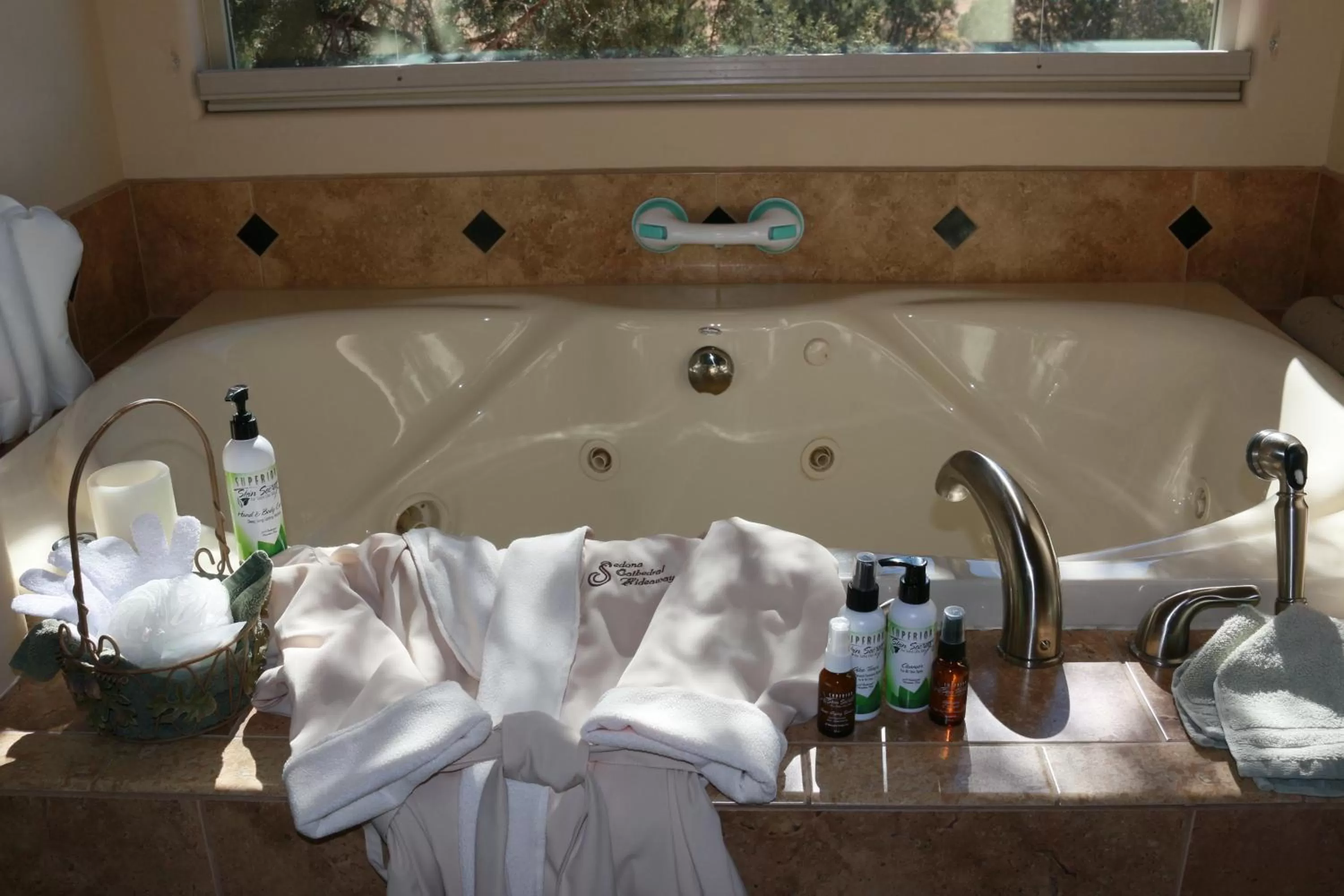 Hot Tub in Sedona Cathedral Hideaway LLC