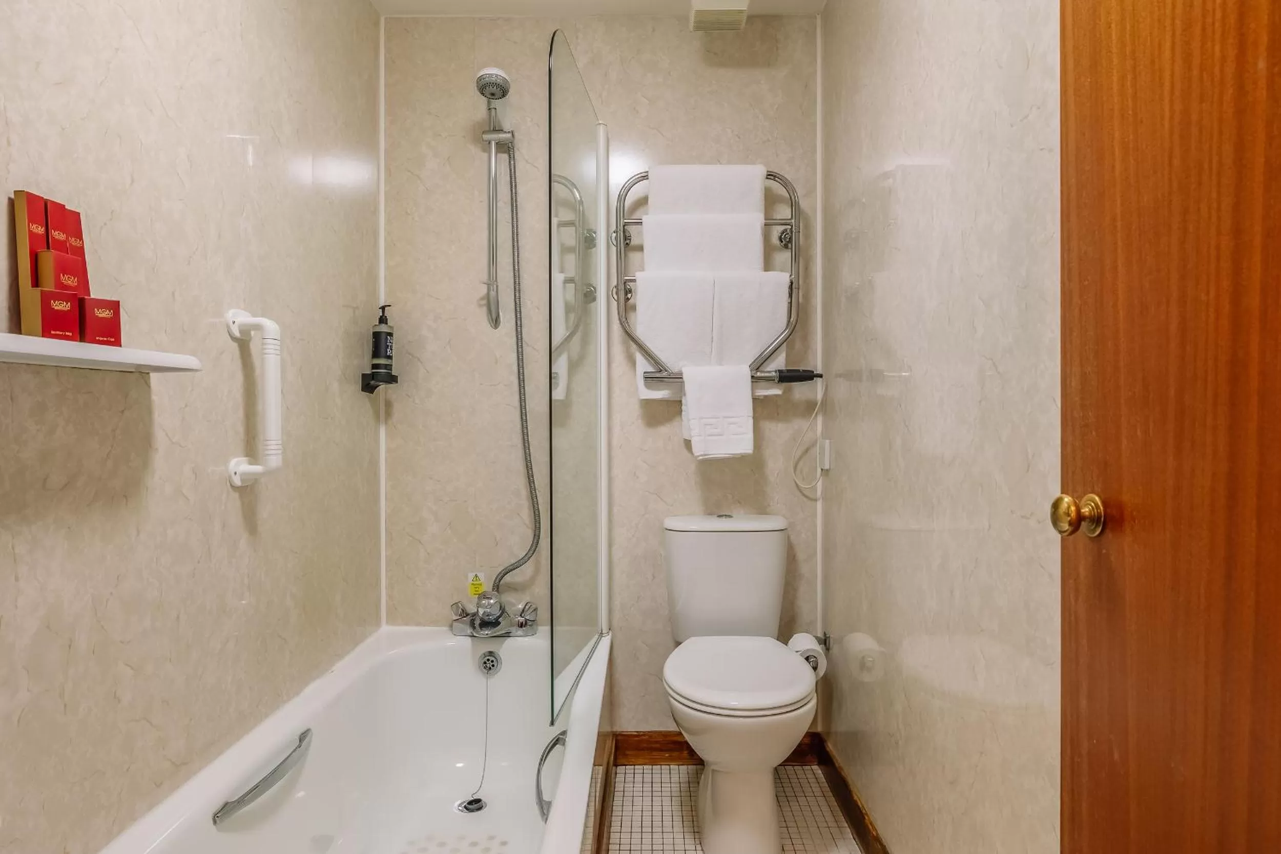 Bathroom in Muthu Alexandra Hotel