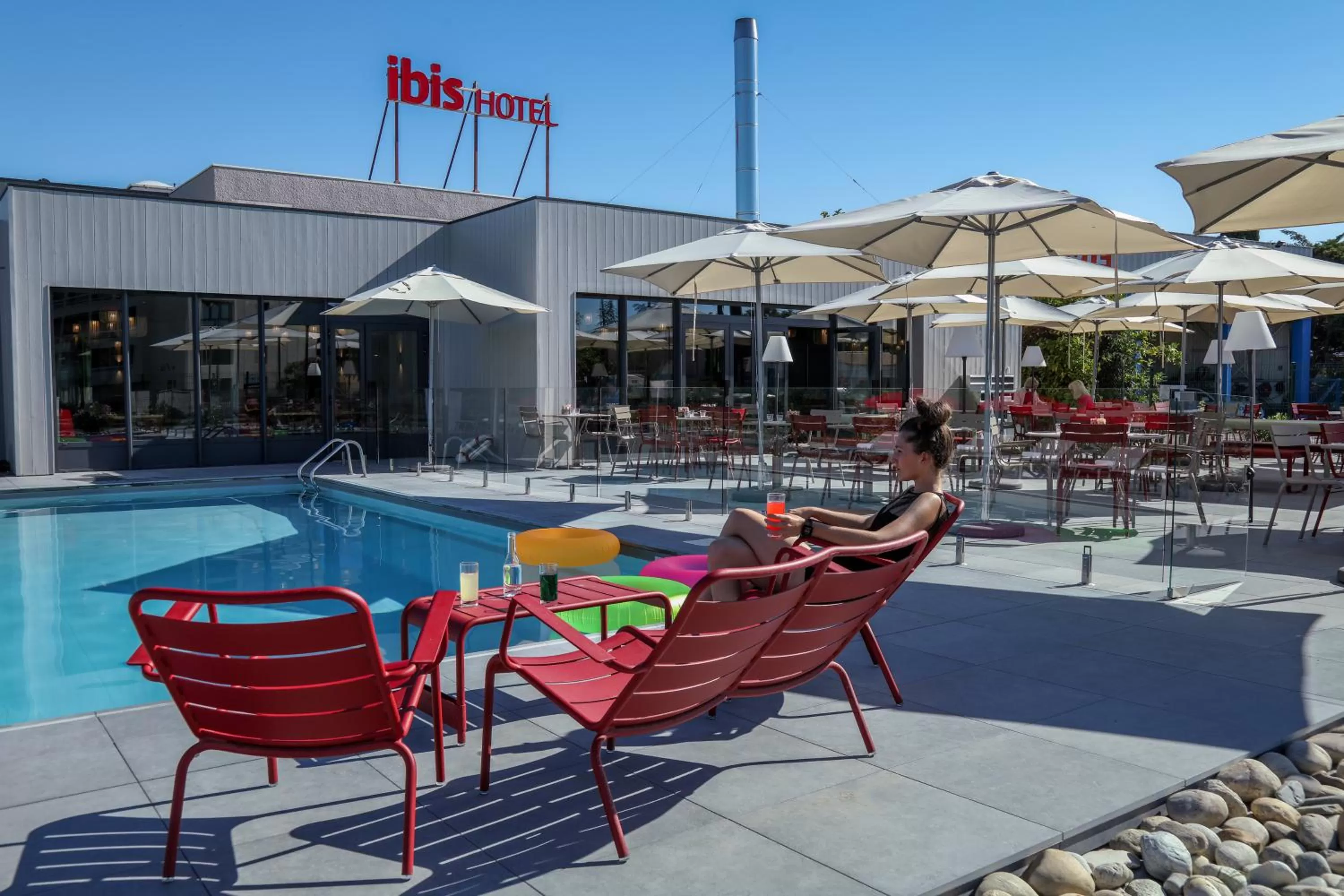Swimming pool in ibis Orange Centre