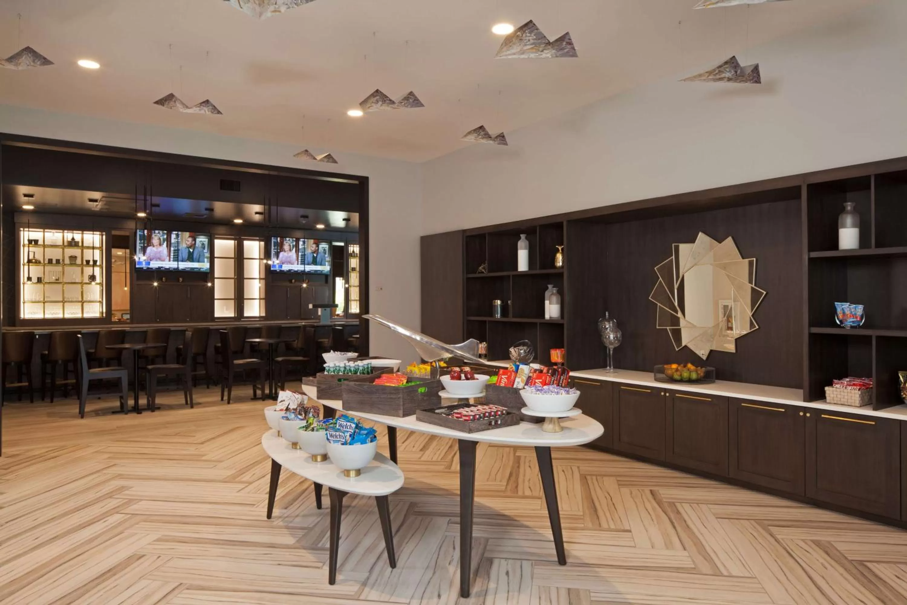 Restaurant/places to eat in H Hotel Los Angeles, Curio Collection By Hilton