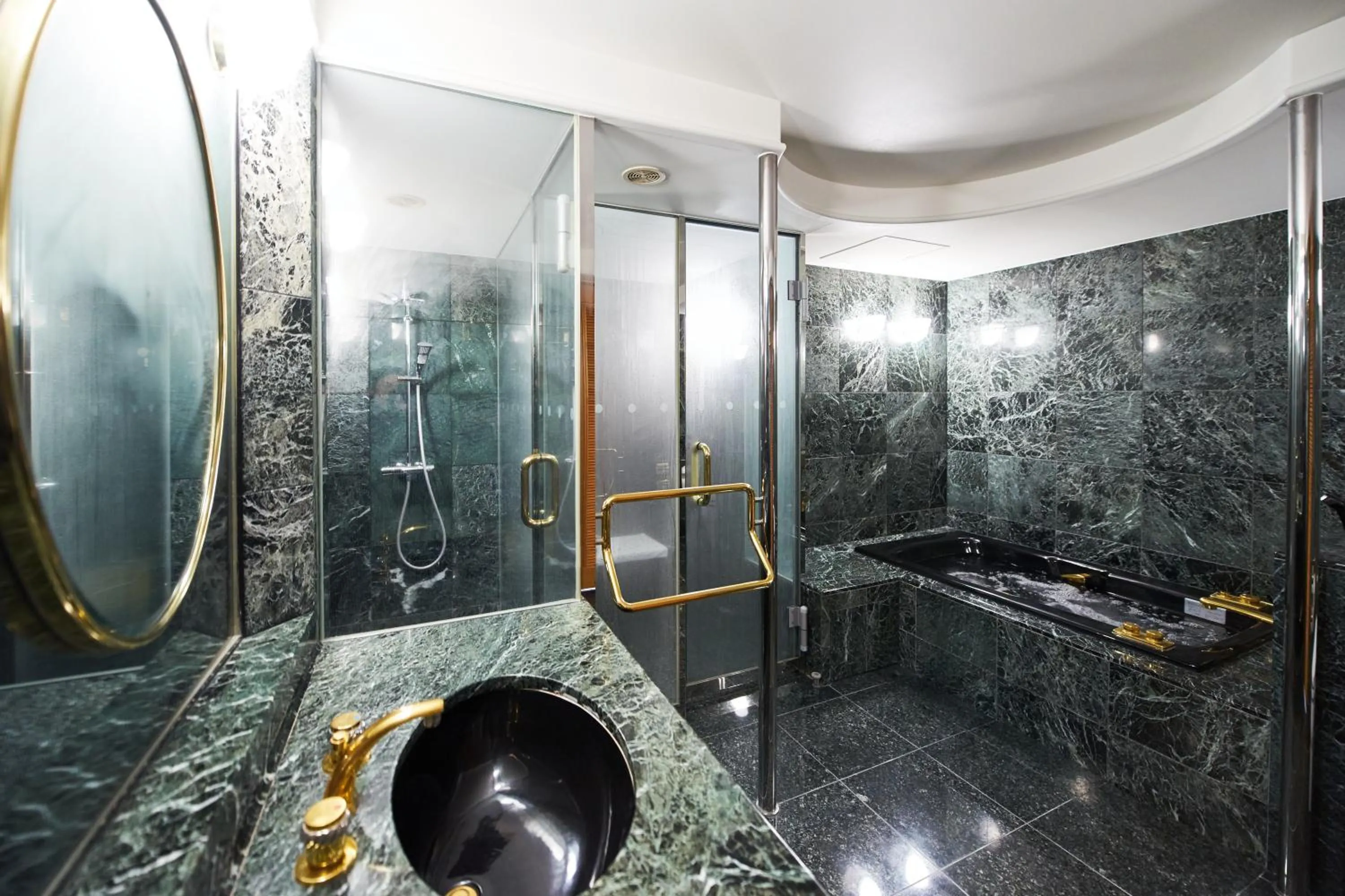 Steam room in Hotel Gajoen Tokyo