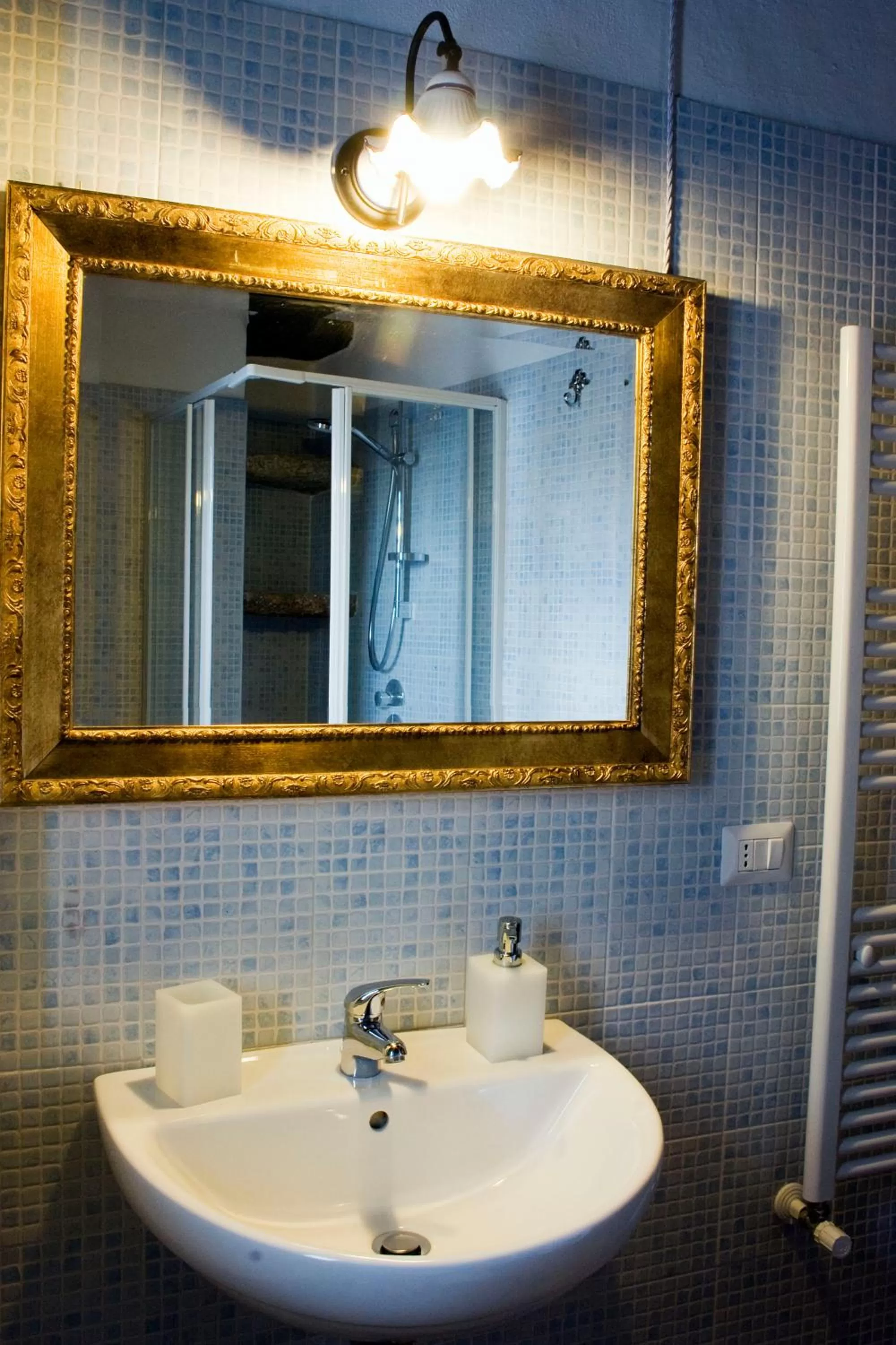 Shower in B&B Charme Sa Pardina