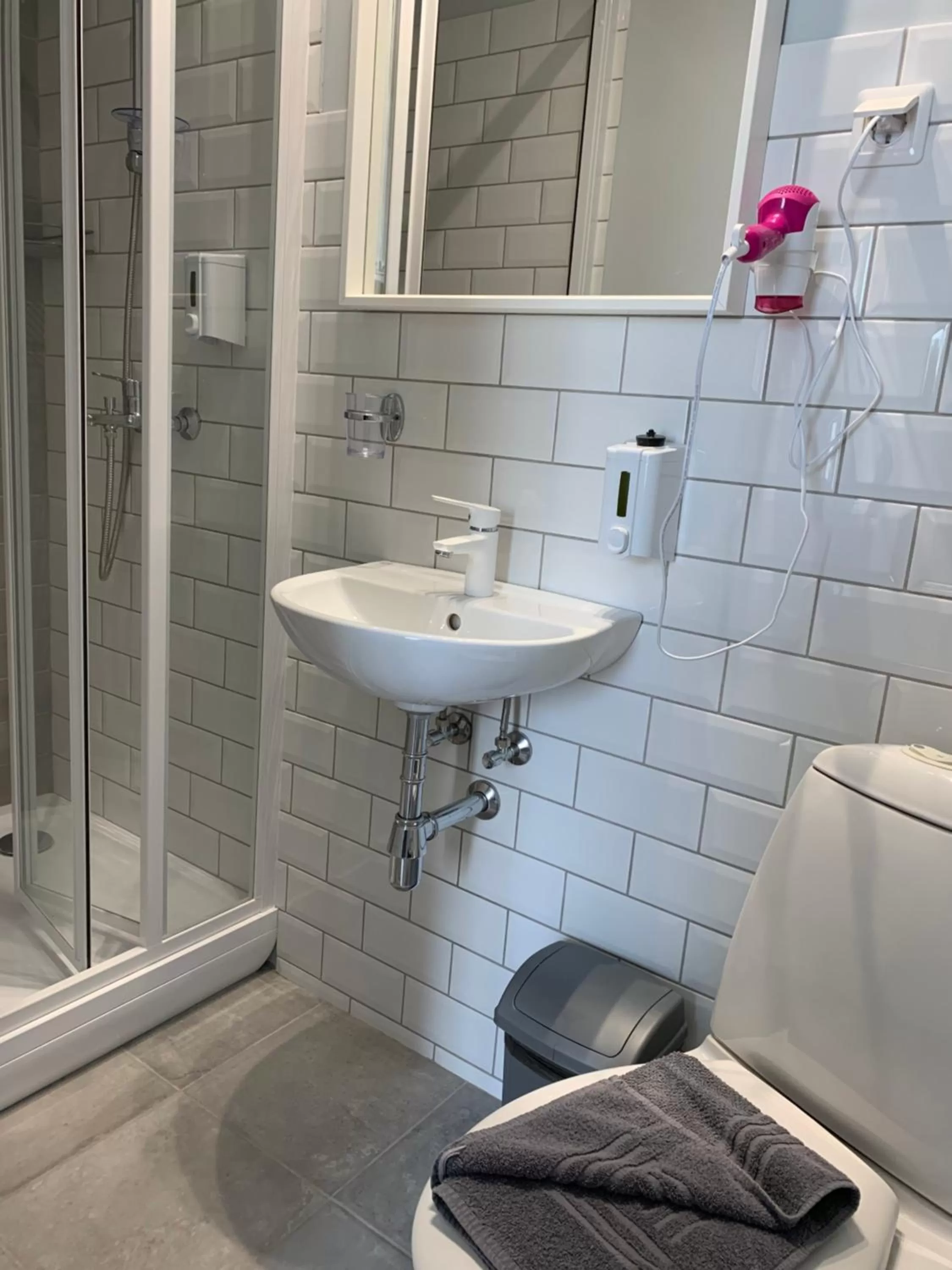 Bathroom in NB Hotel with Free Parking