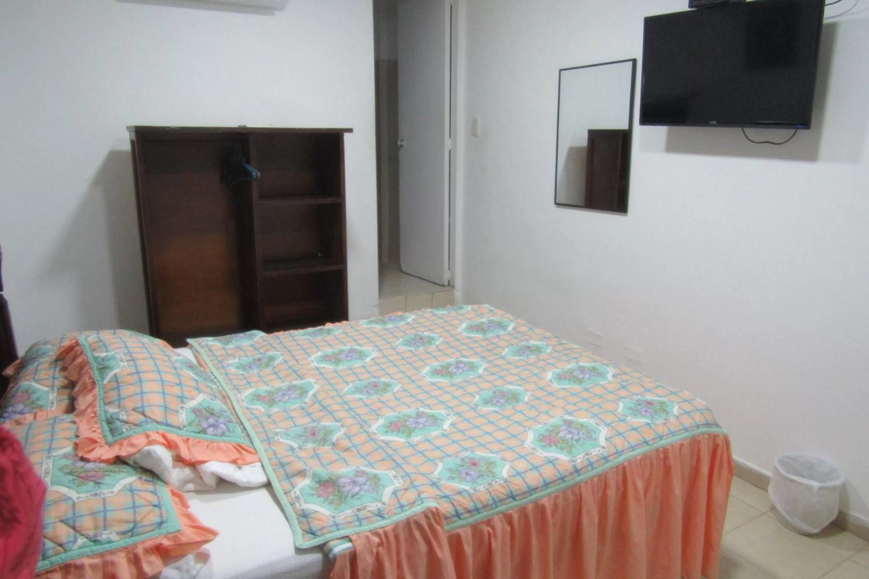 TV/Entertainment Center in Hotel Nuevo Tio