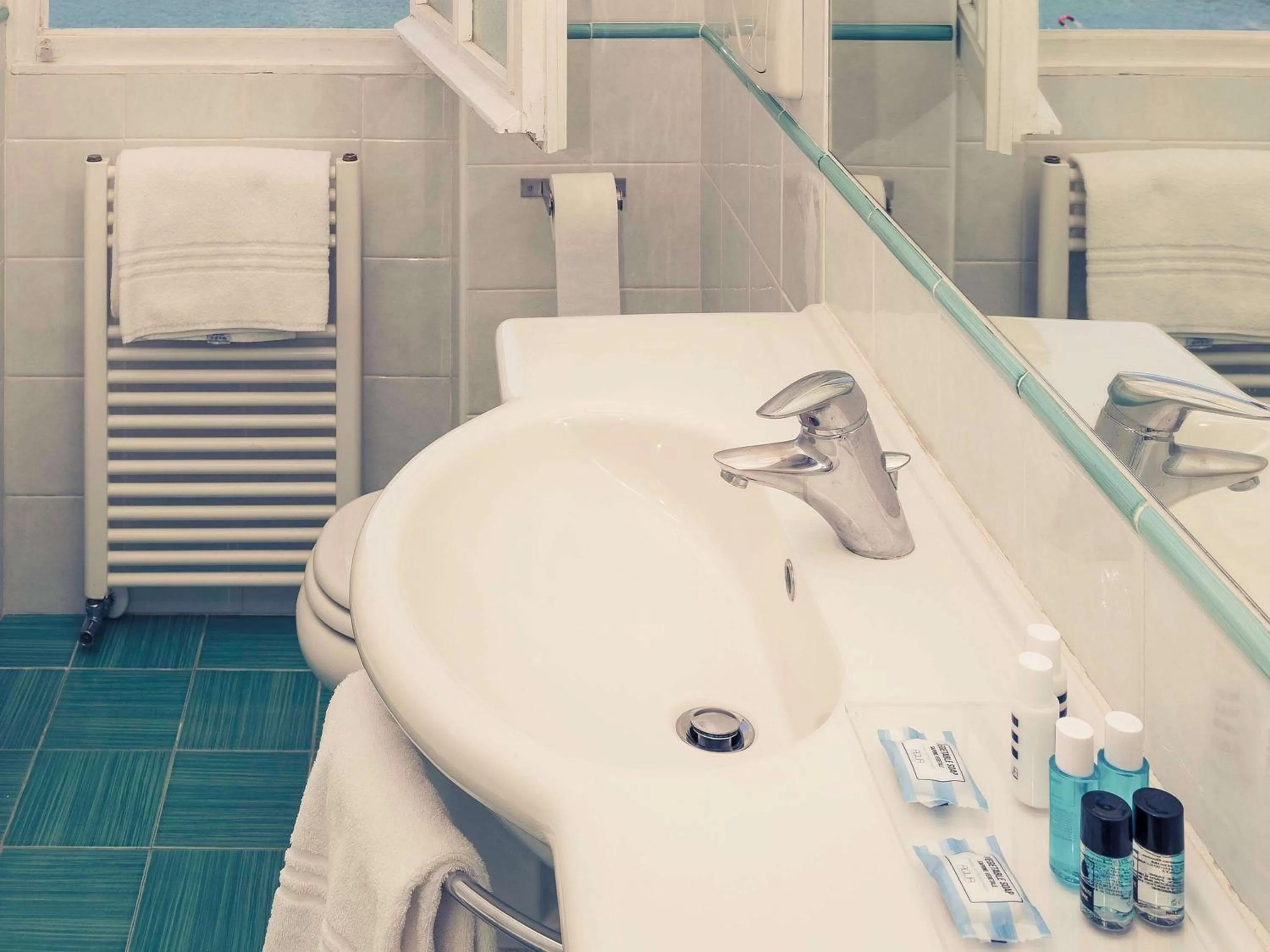 Photo of the whole room in Sunbay Park Hotel