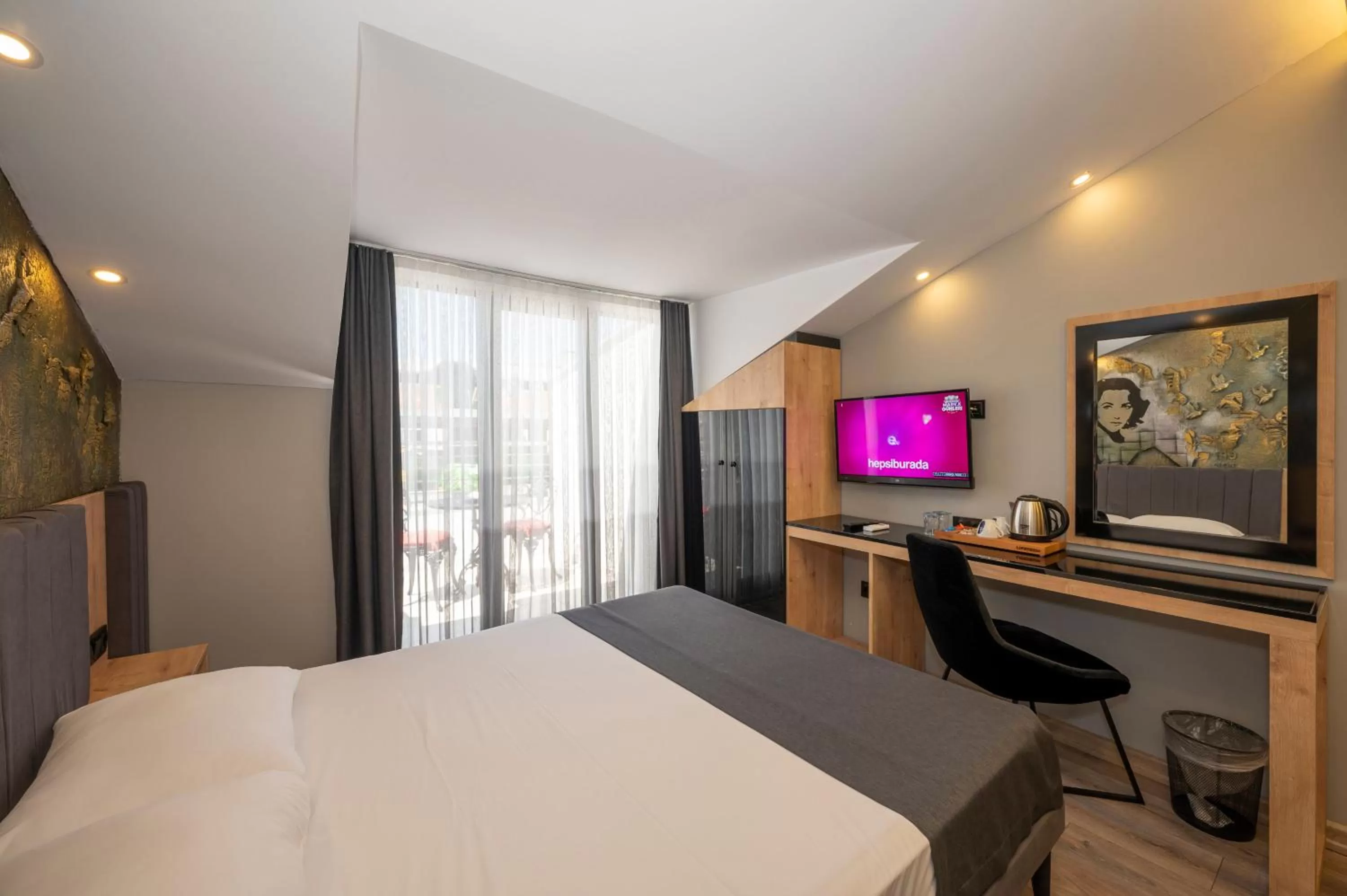 Photo of the whole room, Bed in Grand Palace Hotel