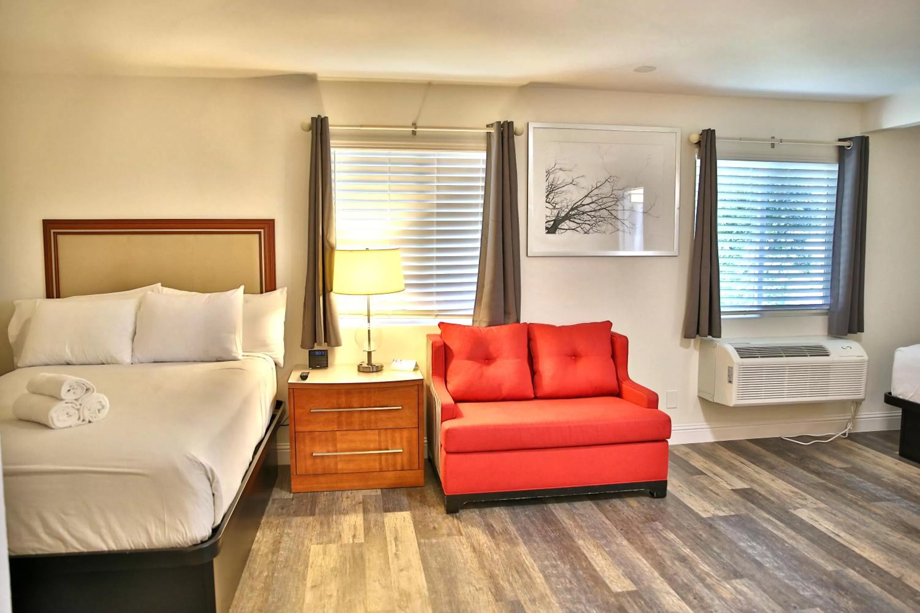 Bedroom in Travelodge by Wyndham Crescent City