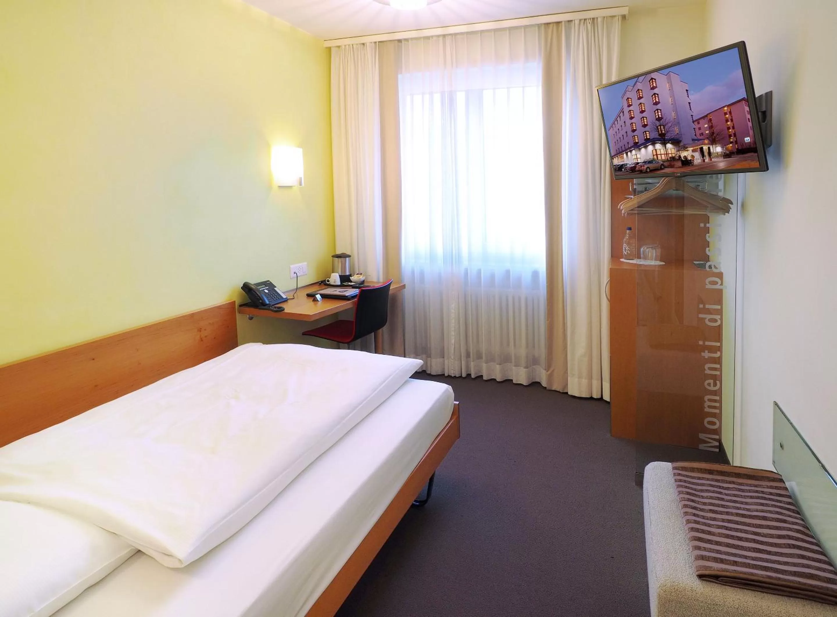 Photo of the whole room in Sommerau-Ticino Swiss Quality Hotel