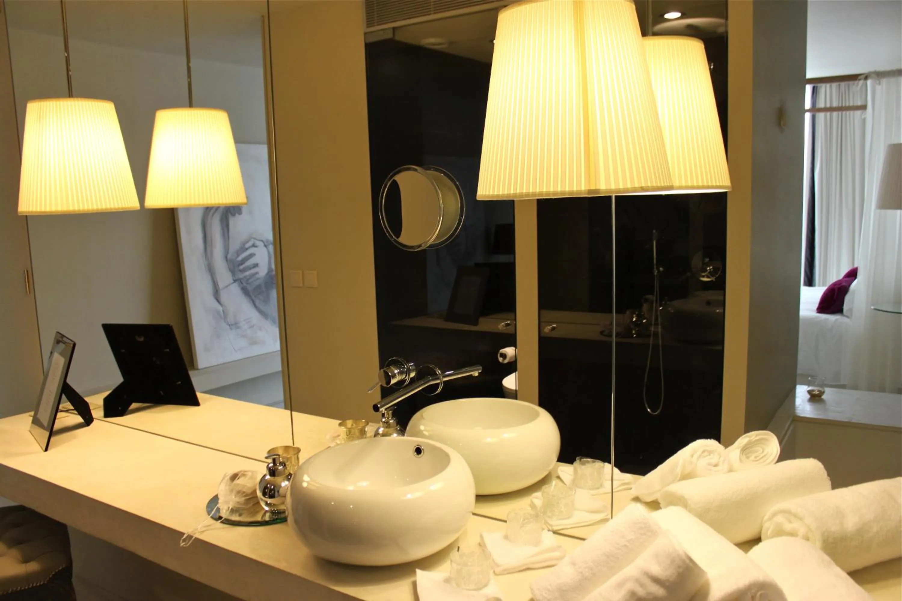 Bathroom, Bed in Carmo's Boutique Hotel - Small Luxury Hotels of the World
