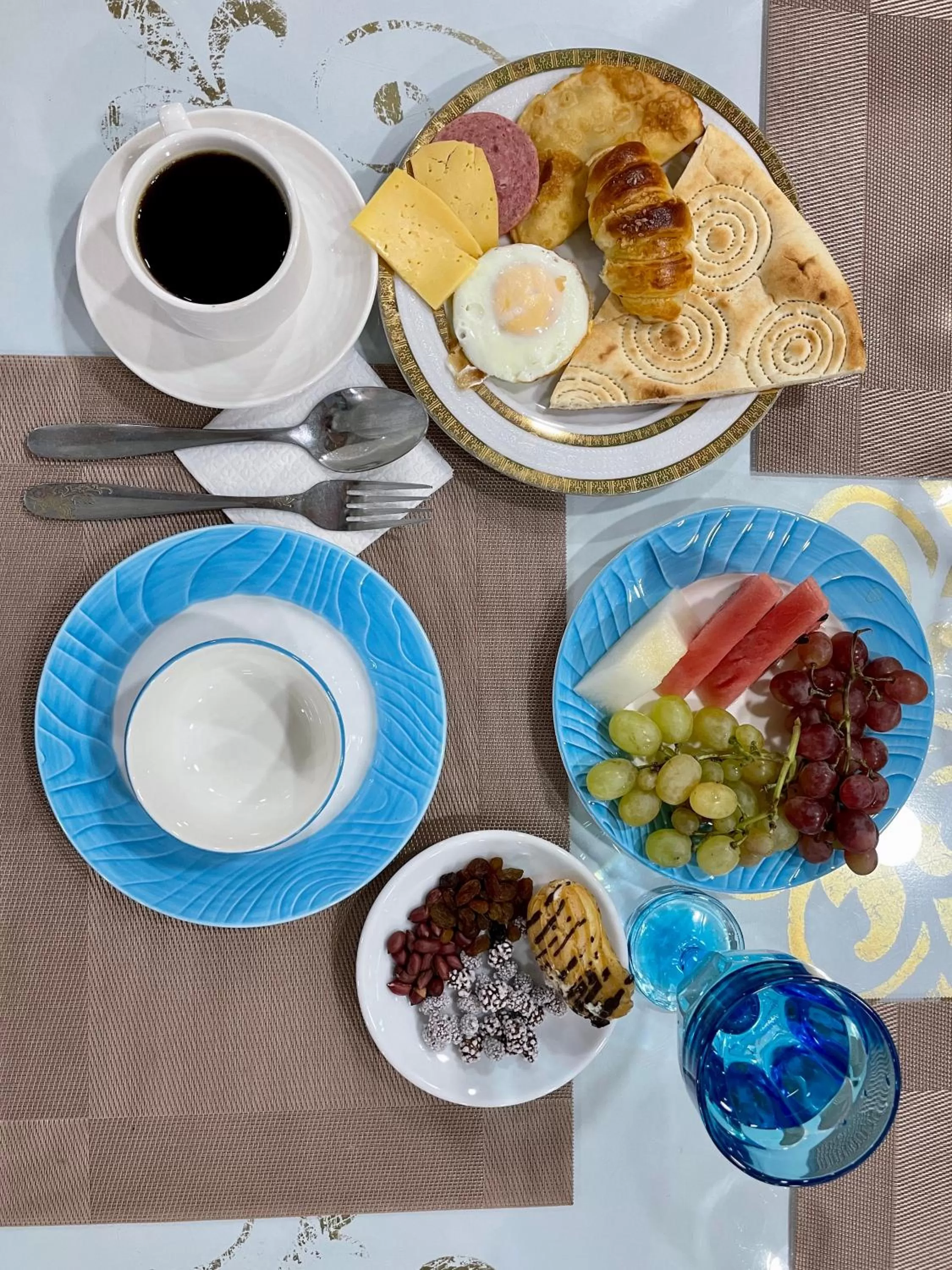 Restaurant/places to eat, Breakfast in New Minor Hotel