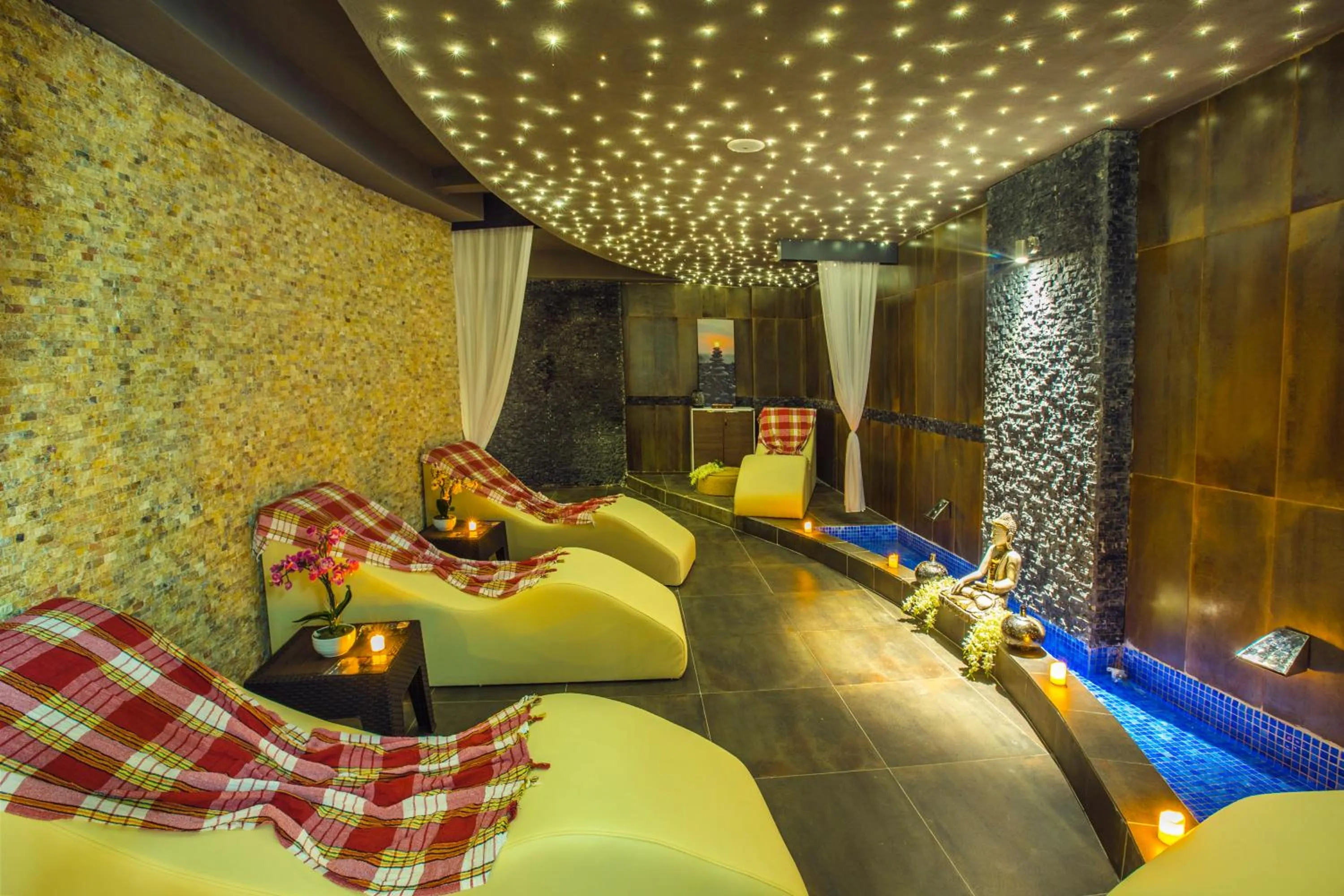 Sauna in Hawaii Suite Beach Hotel