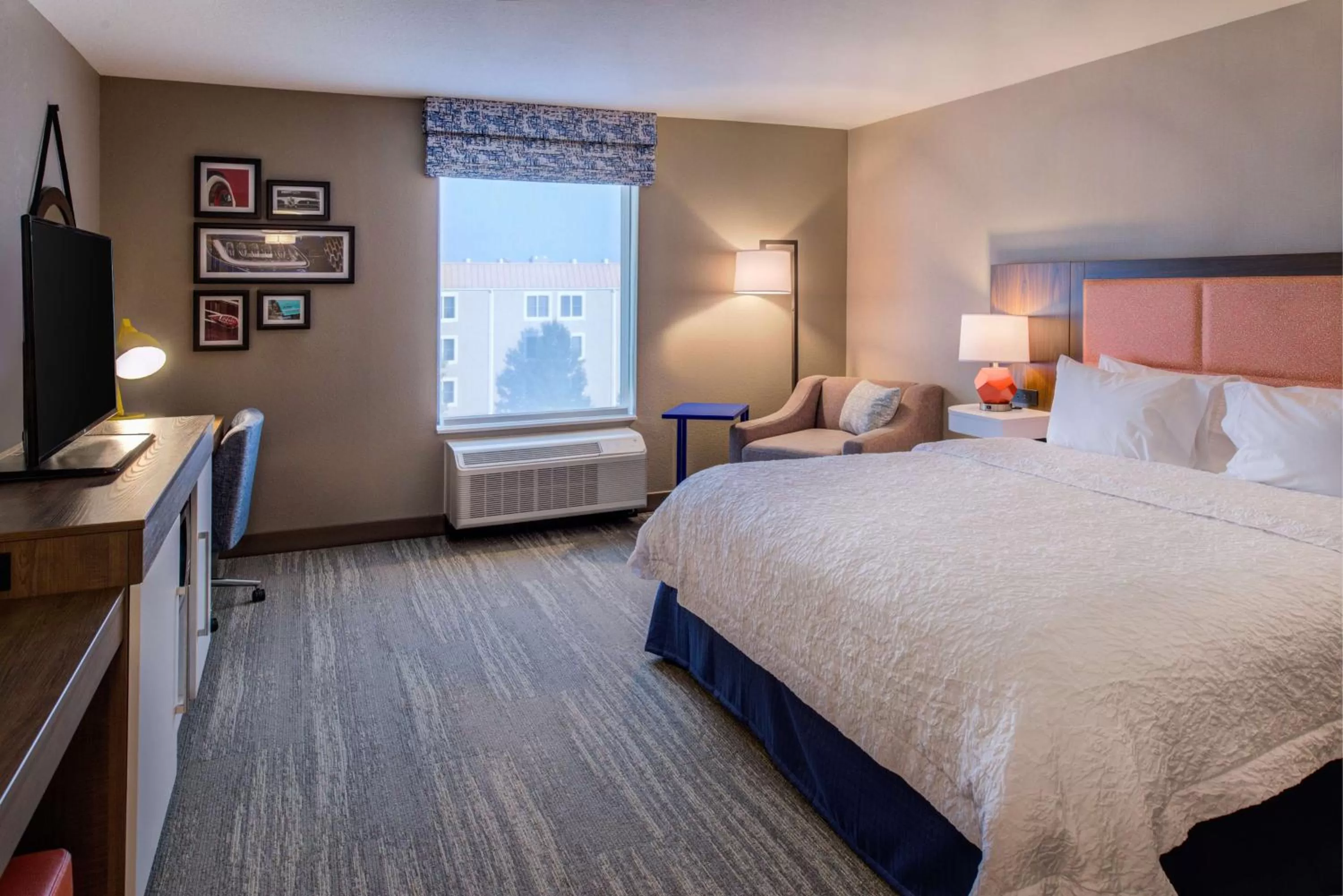 Bedroom, Bed in Hampton Inn & Suites Wixom/Novi/Detroit, Mi