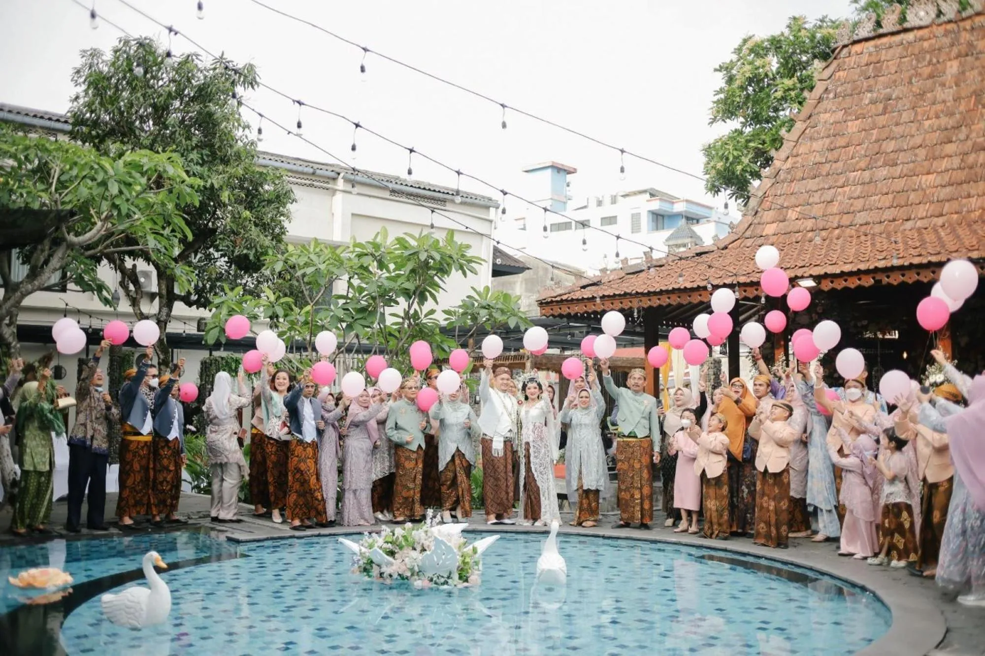 Swimming pool in Hotel Sriti Magelang