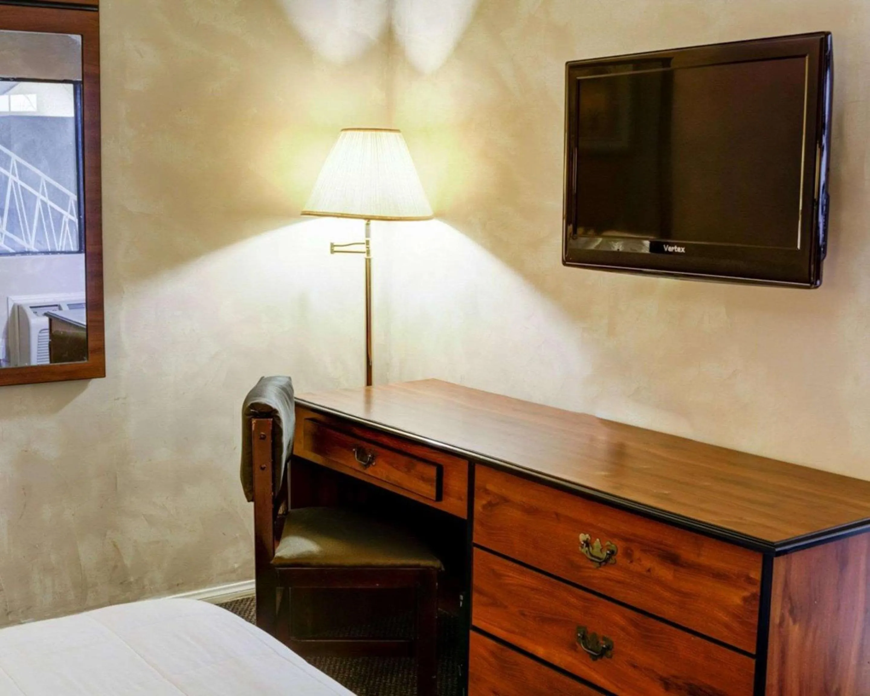 Photo of the whole room in Rodeway Inn near Venice Beach