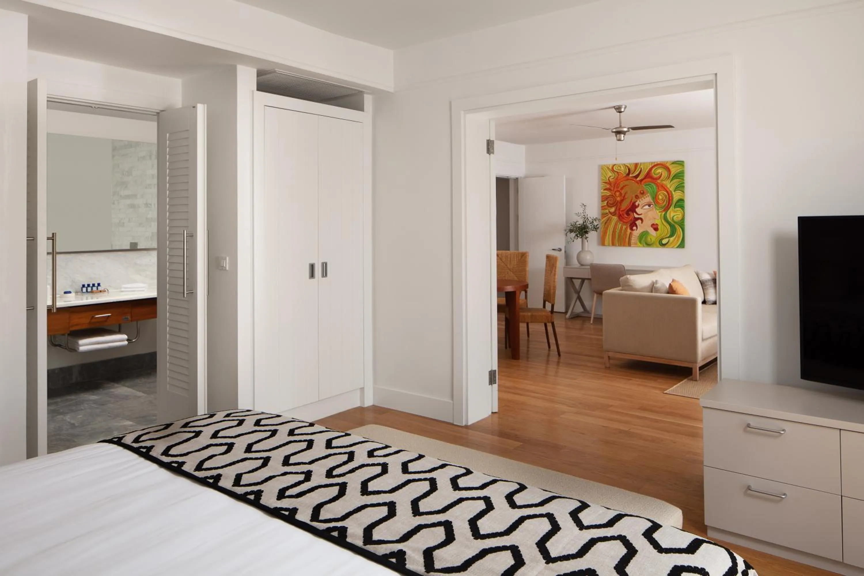 Communal lounge/ TV room, Bed in Doria Hotel Bodrum-City Center