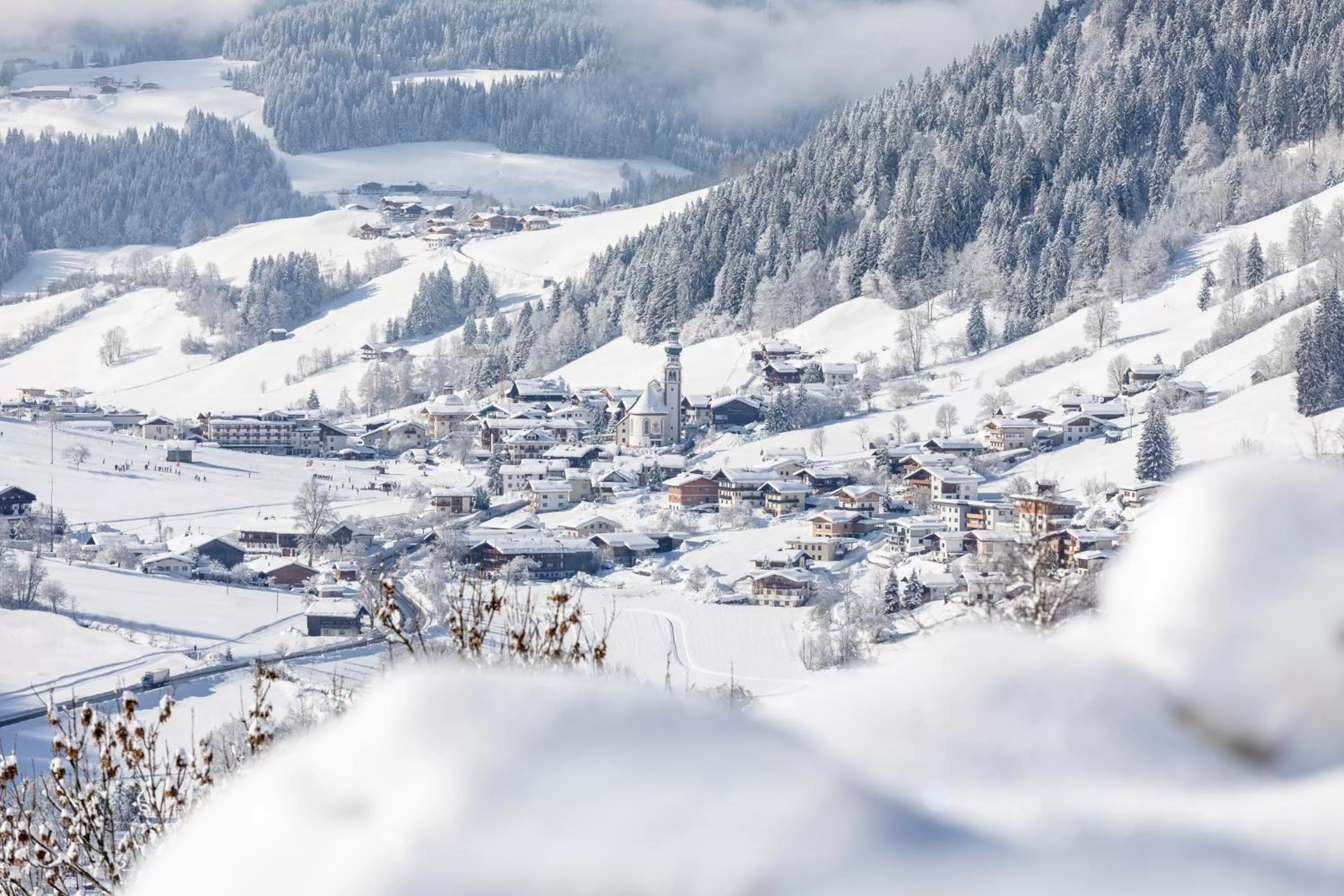Skiing in Das Lenz by Inncomer