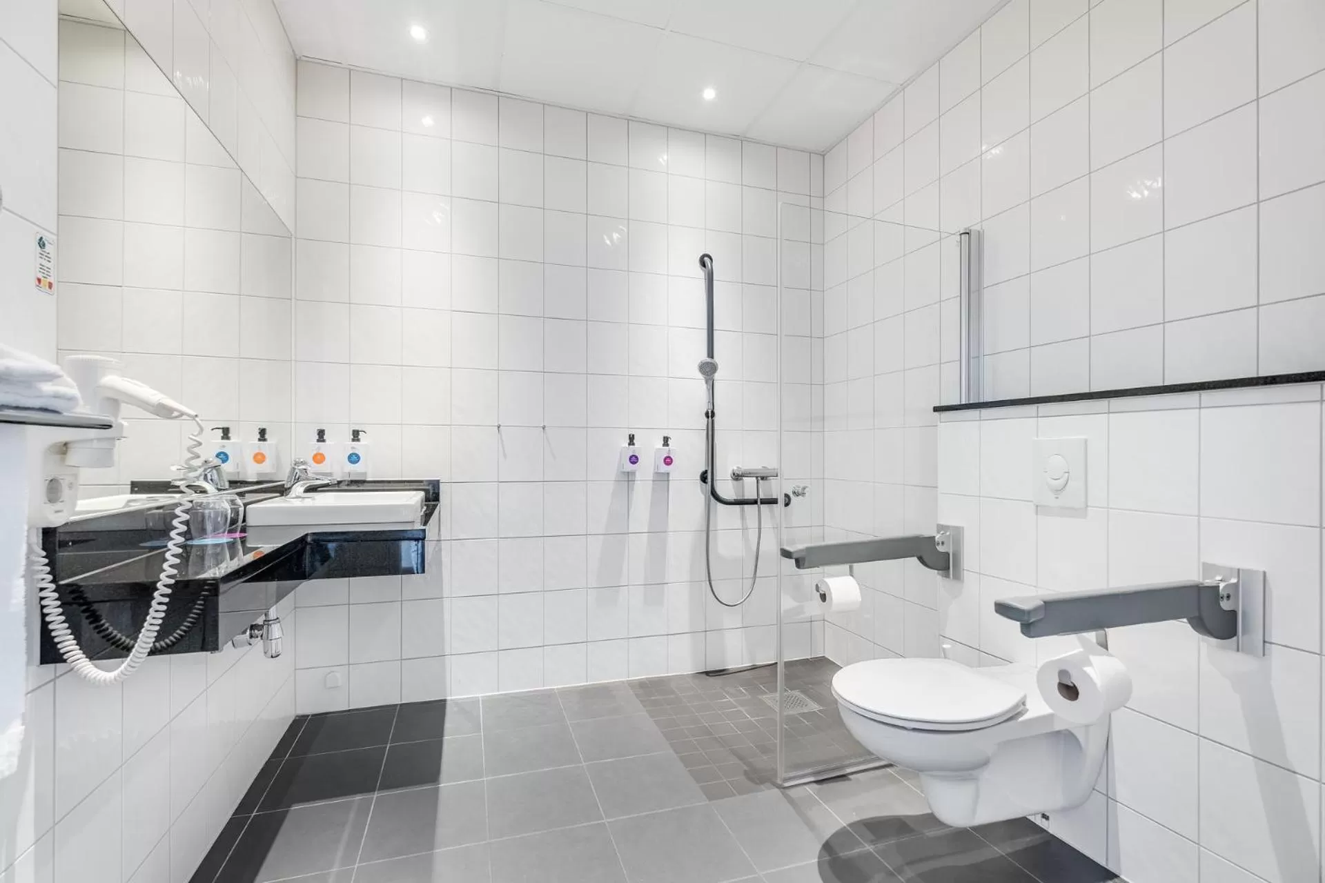 Shower in Quality Hotel Residence