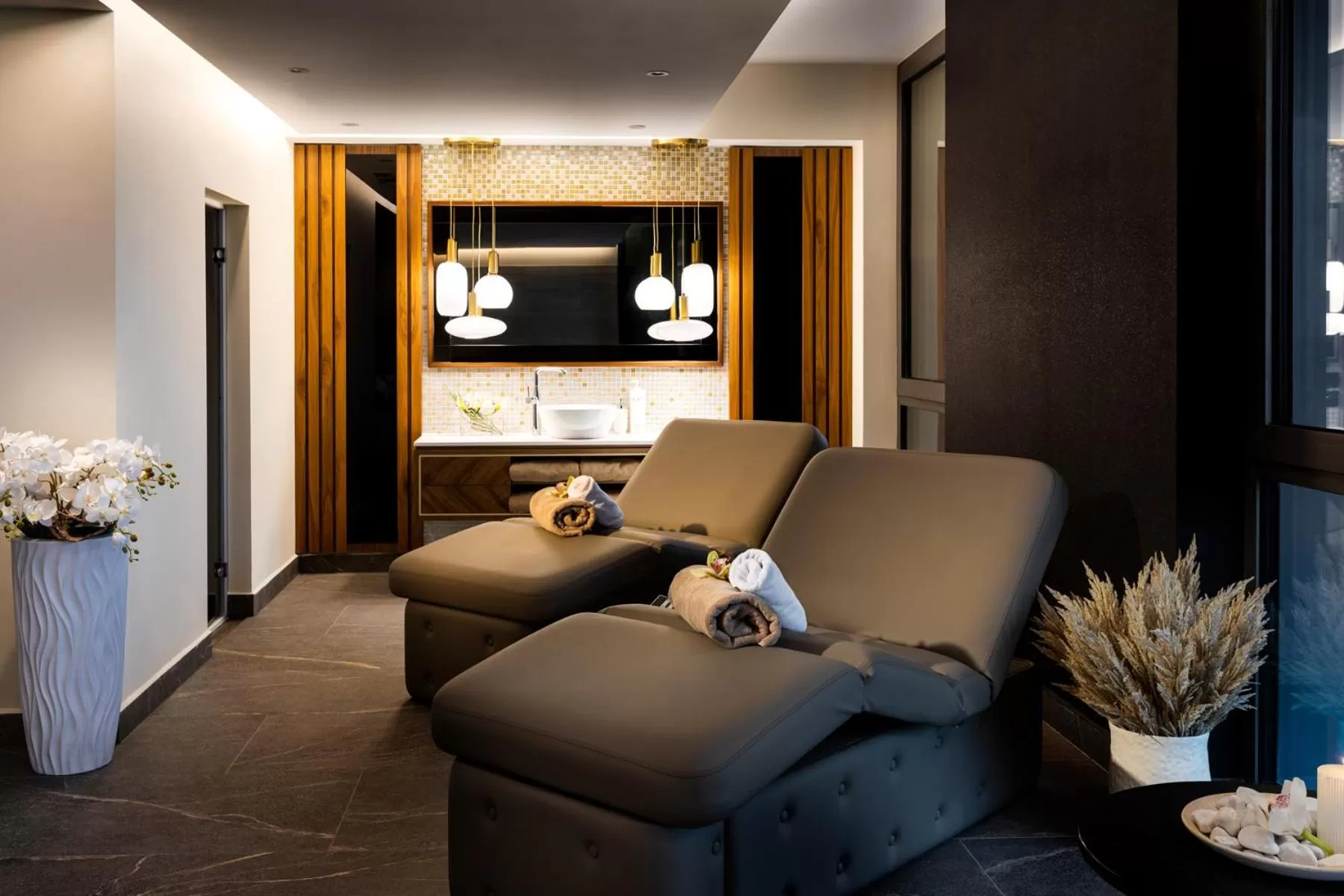 Bed in Kings' Valley Medical & Spa Hotel