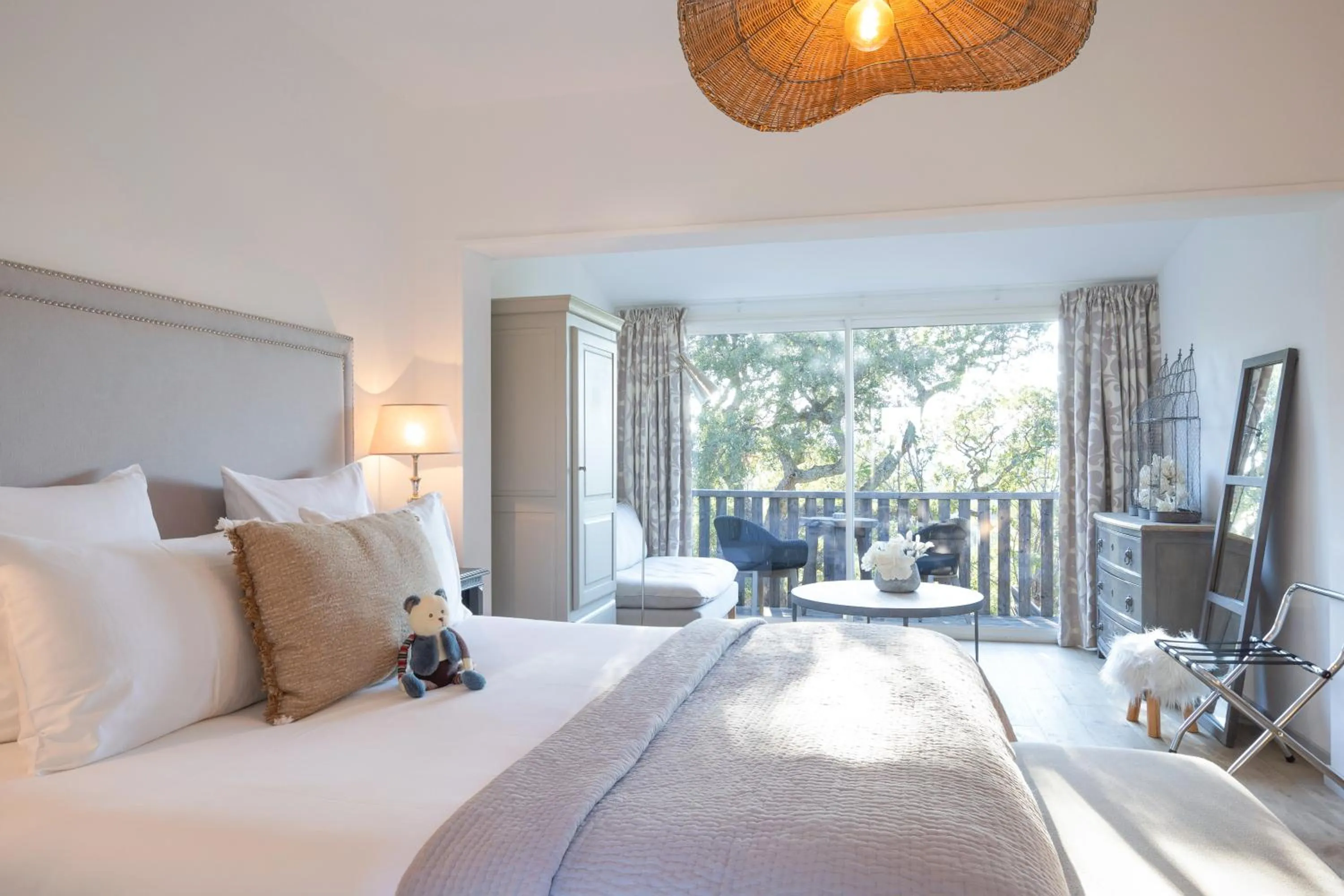 Balcony/Terrace, Bed in Hôtel Font Mourier