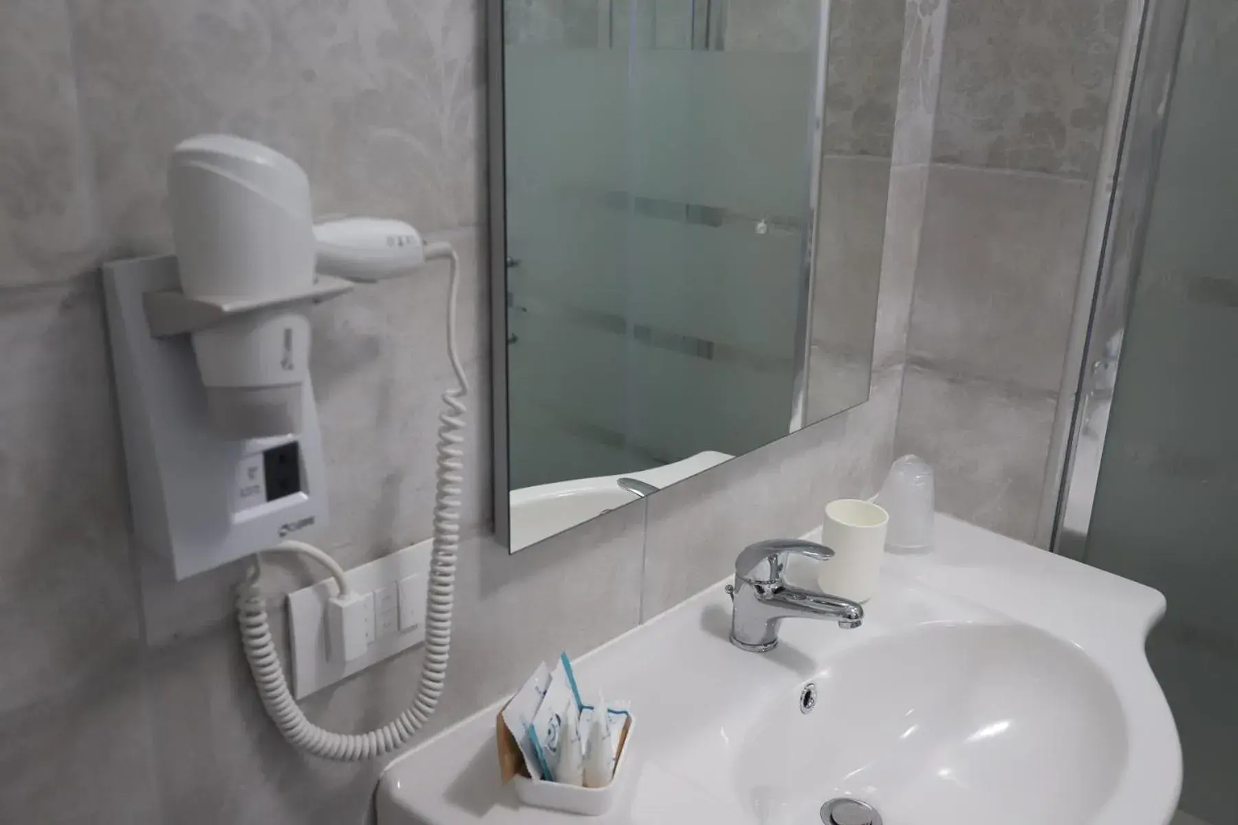 Twin Room - Disability Access in HOME HOTEL Twin Room - Disability Access in HOME HOTEL