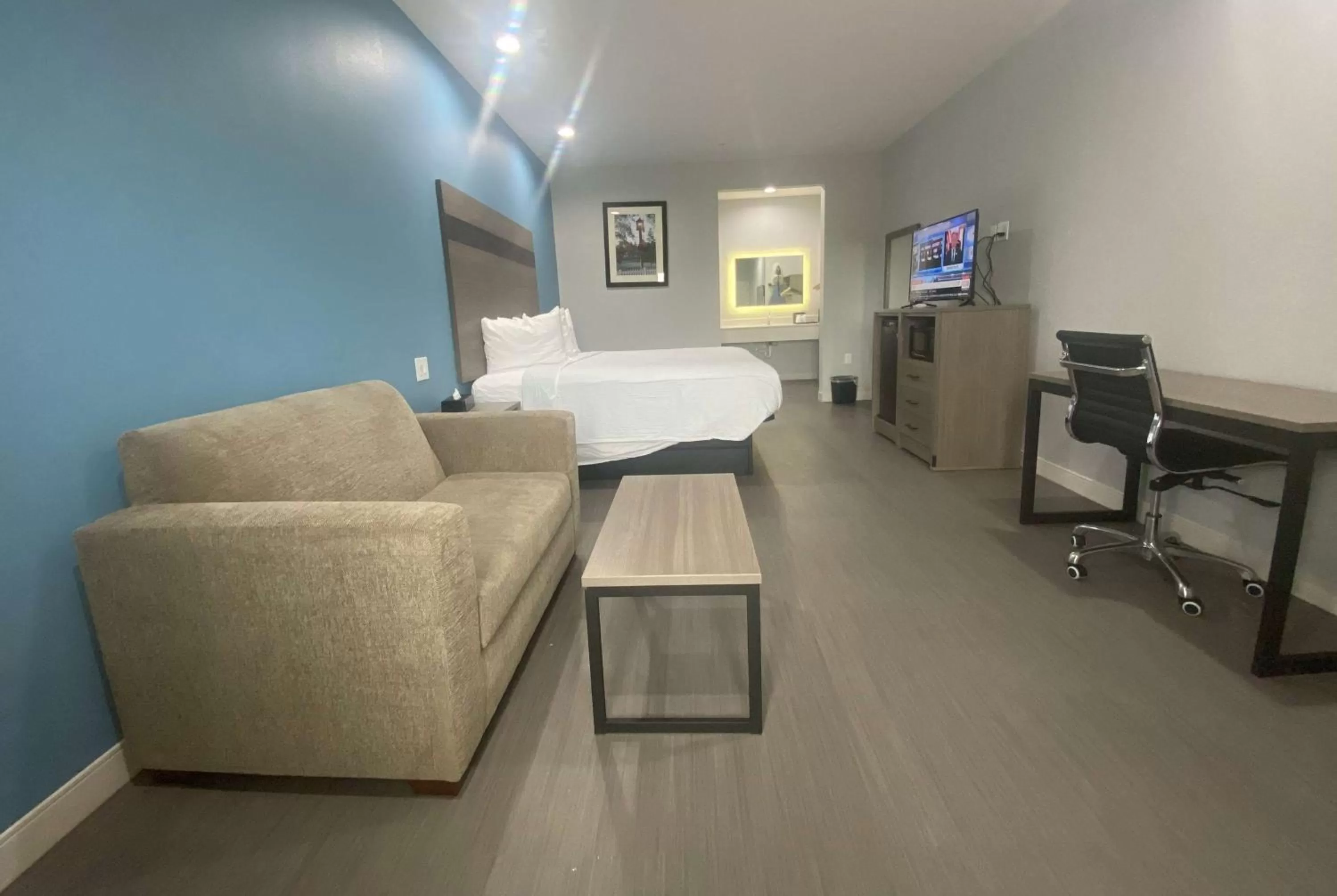 Photo of the whole room in Baymont by Wyndham Freeport Texas