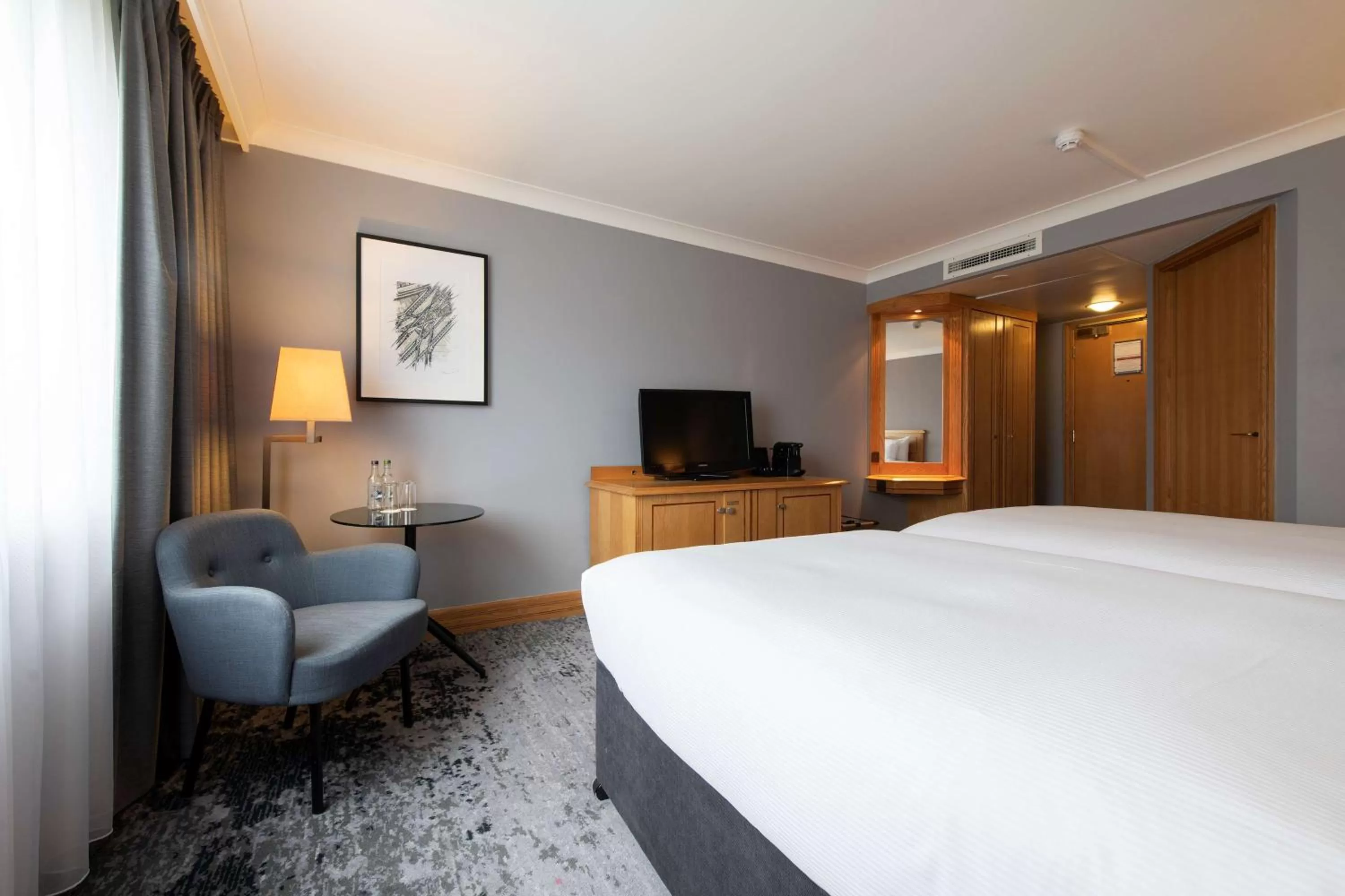 Bed in DoubleTree by Hilton Swindon Hotel