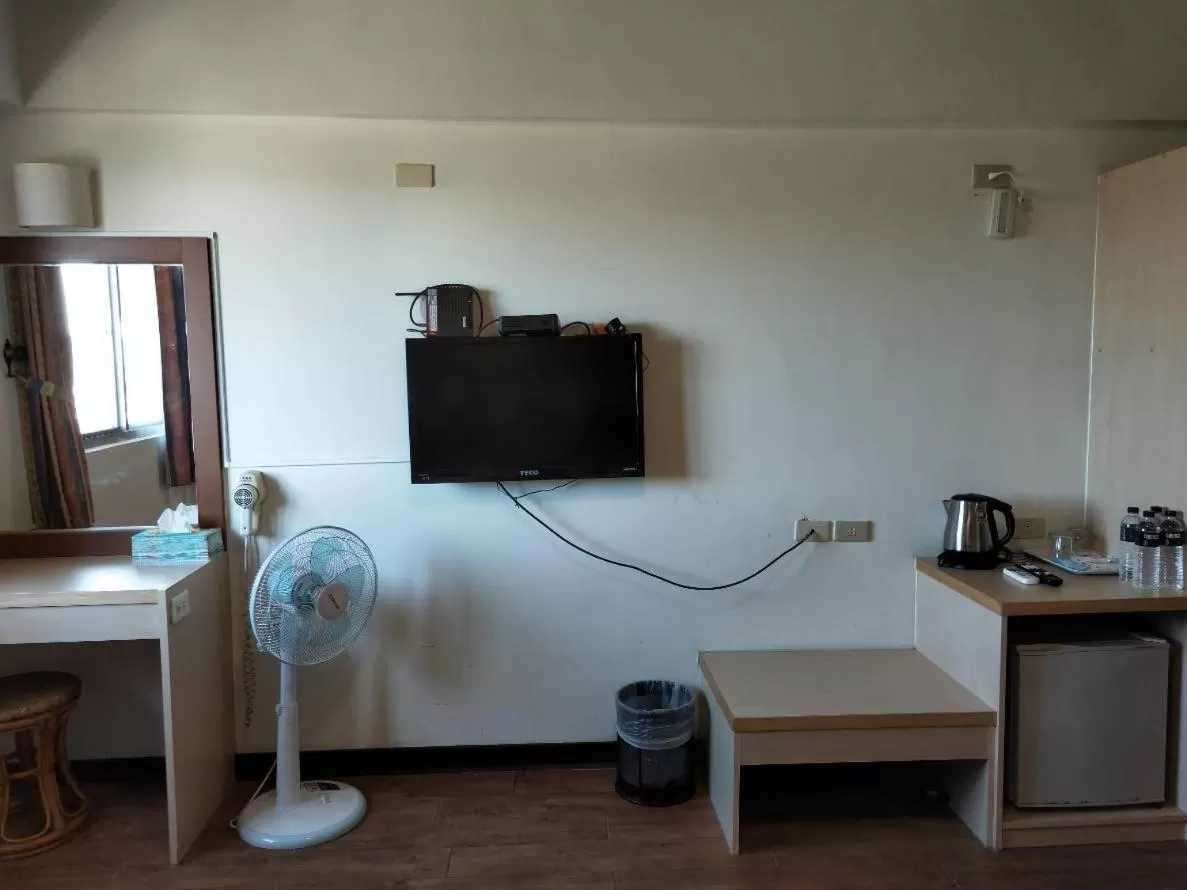 TV/Entertainment Center in Little Paradise Inn