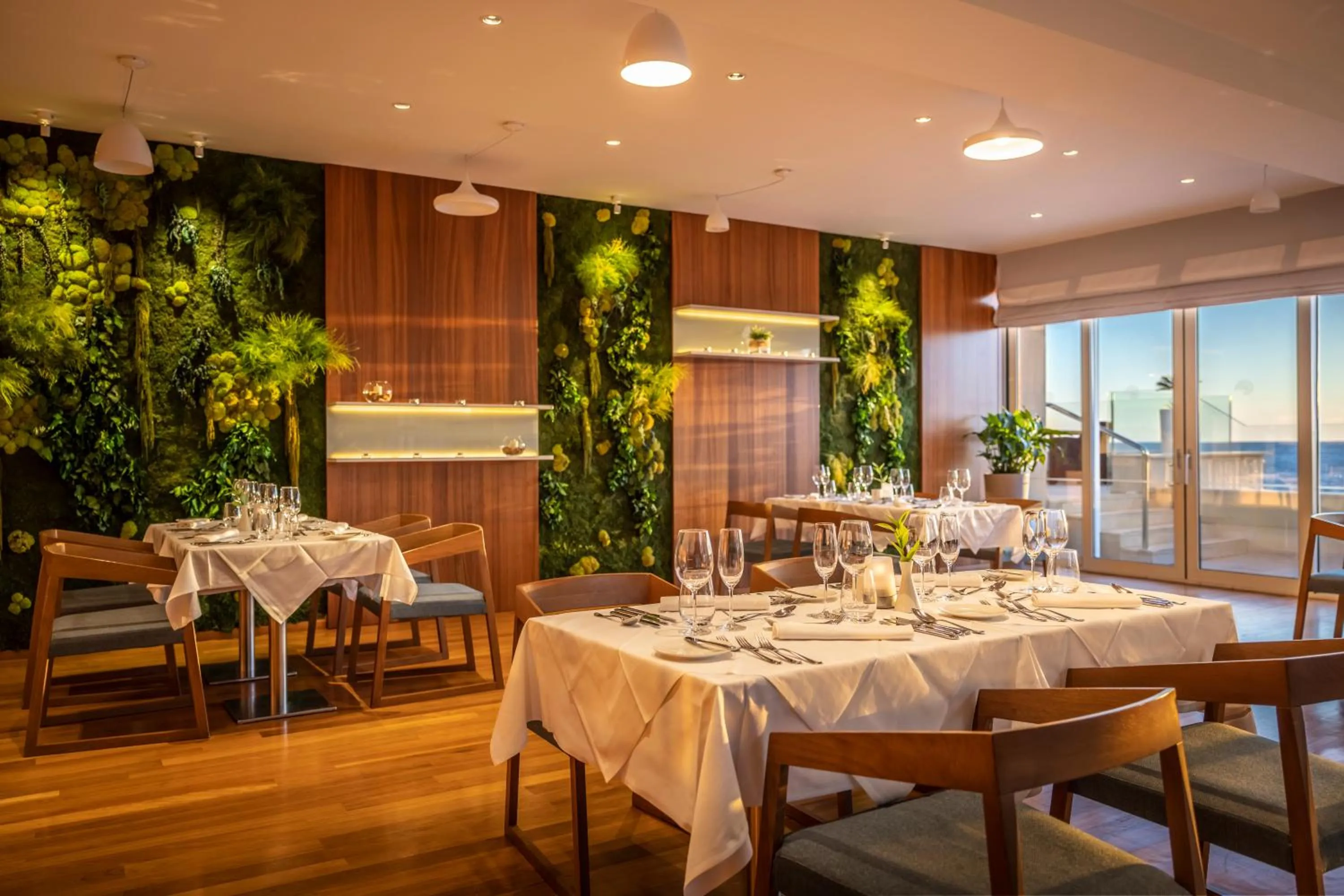 Restaurant/places to eat in President Hotel, Valamar Collection