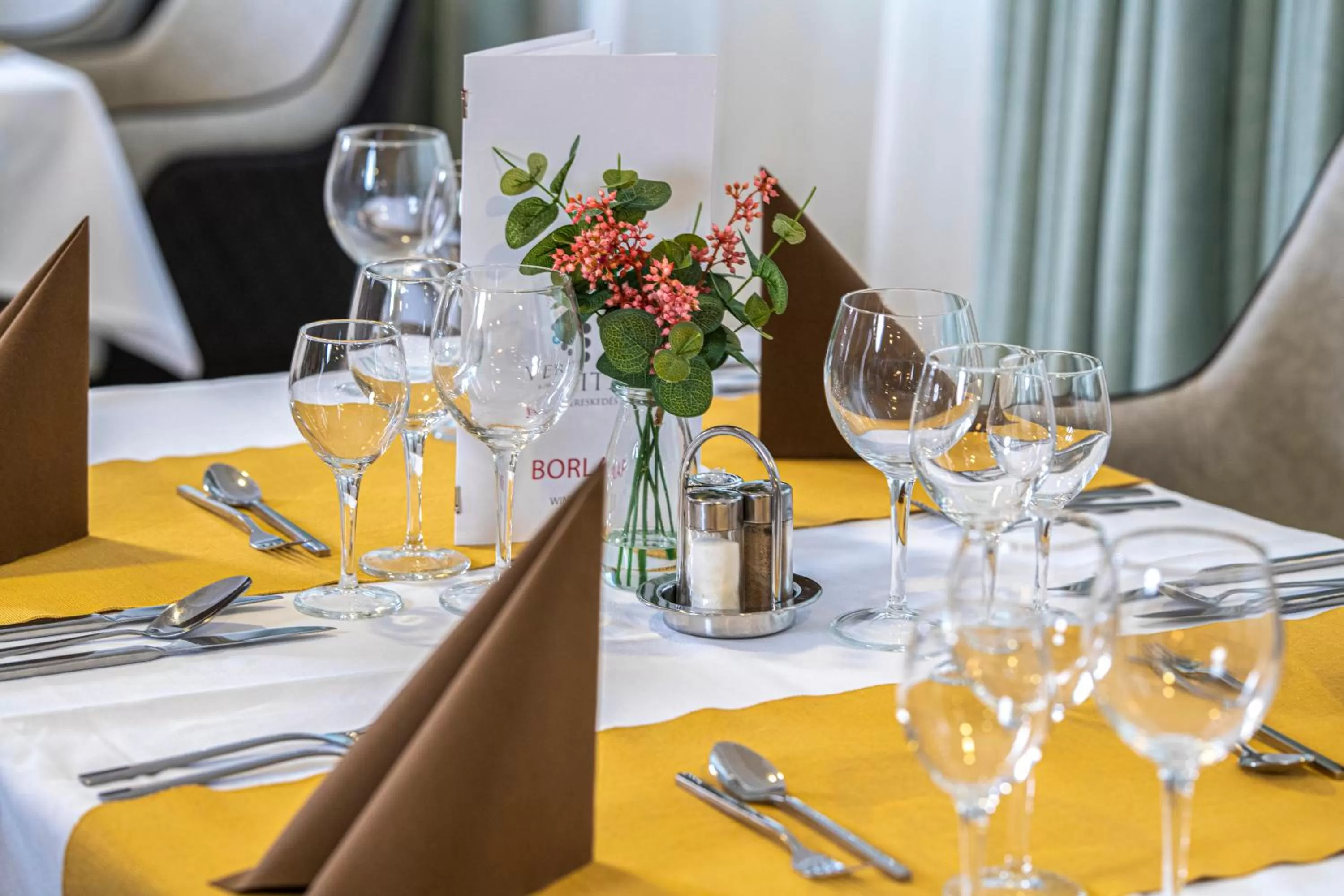 Restaurant/places to eat in Willis Hotel Business & Wellness