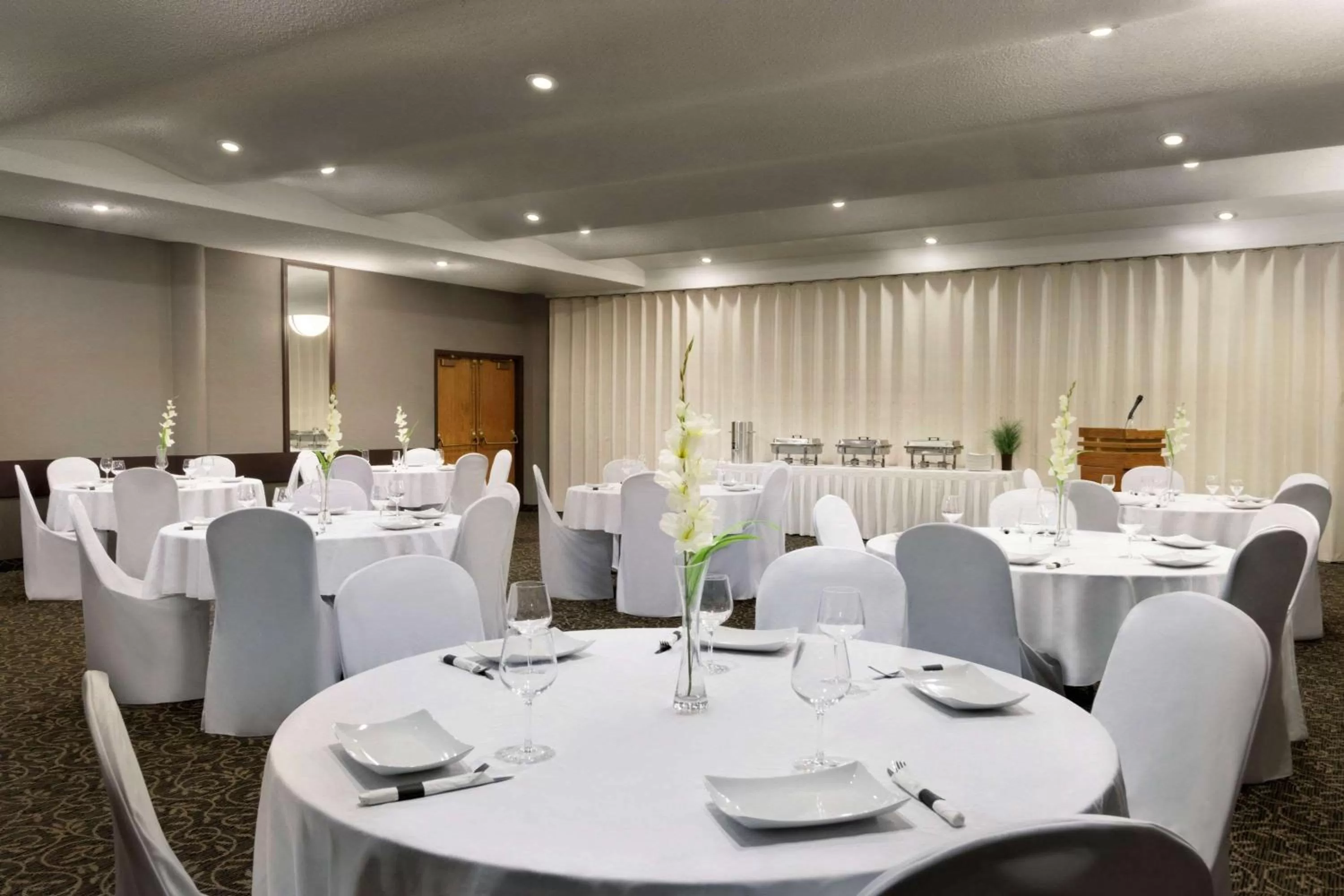 Banquet/Function facilities in Travelodge by Wyndham Lethbridge