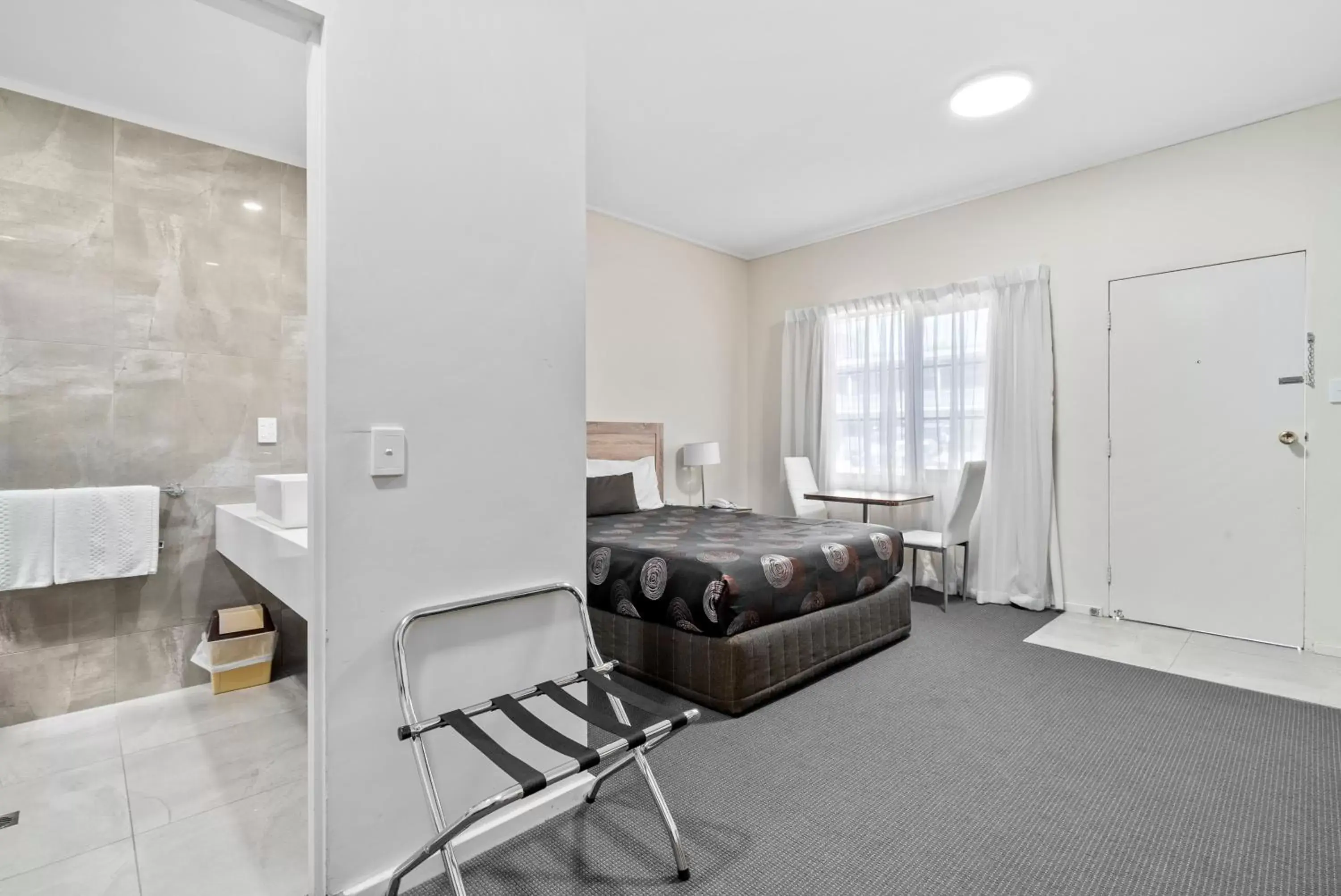 Deluxe Double or Twin Room in Quality Hotel Sherbourne Terrace Deluxe Double or Twin Room in Quality Hotel Sherbourne Terrace