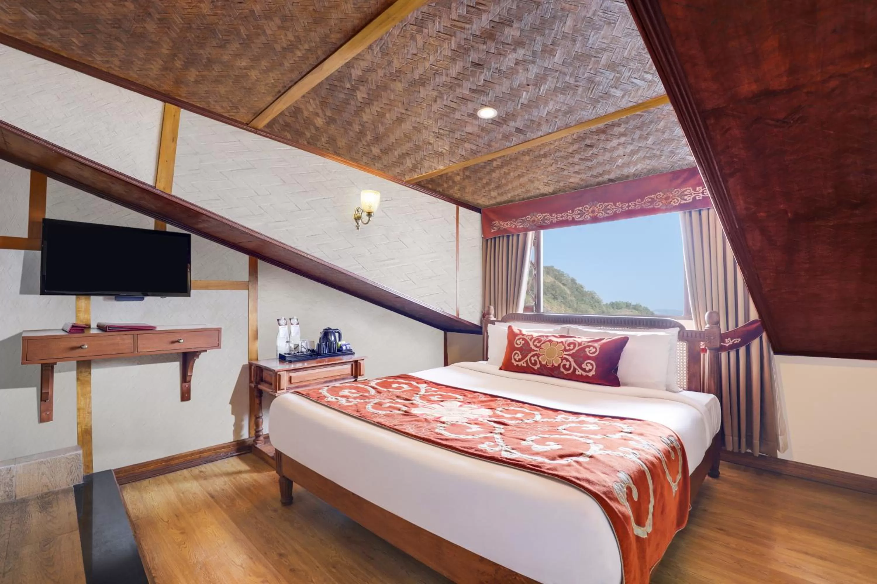 Bed in Summit Hermon Hotel & Spa