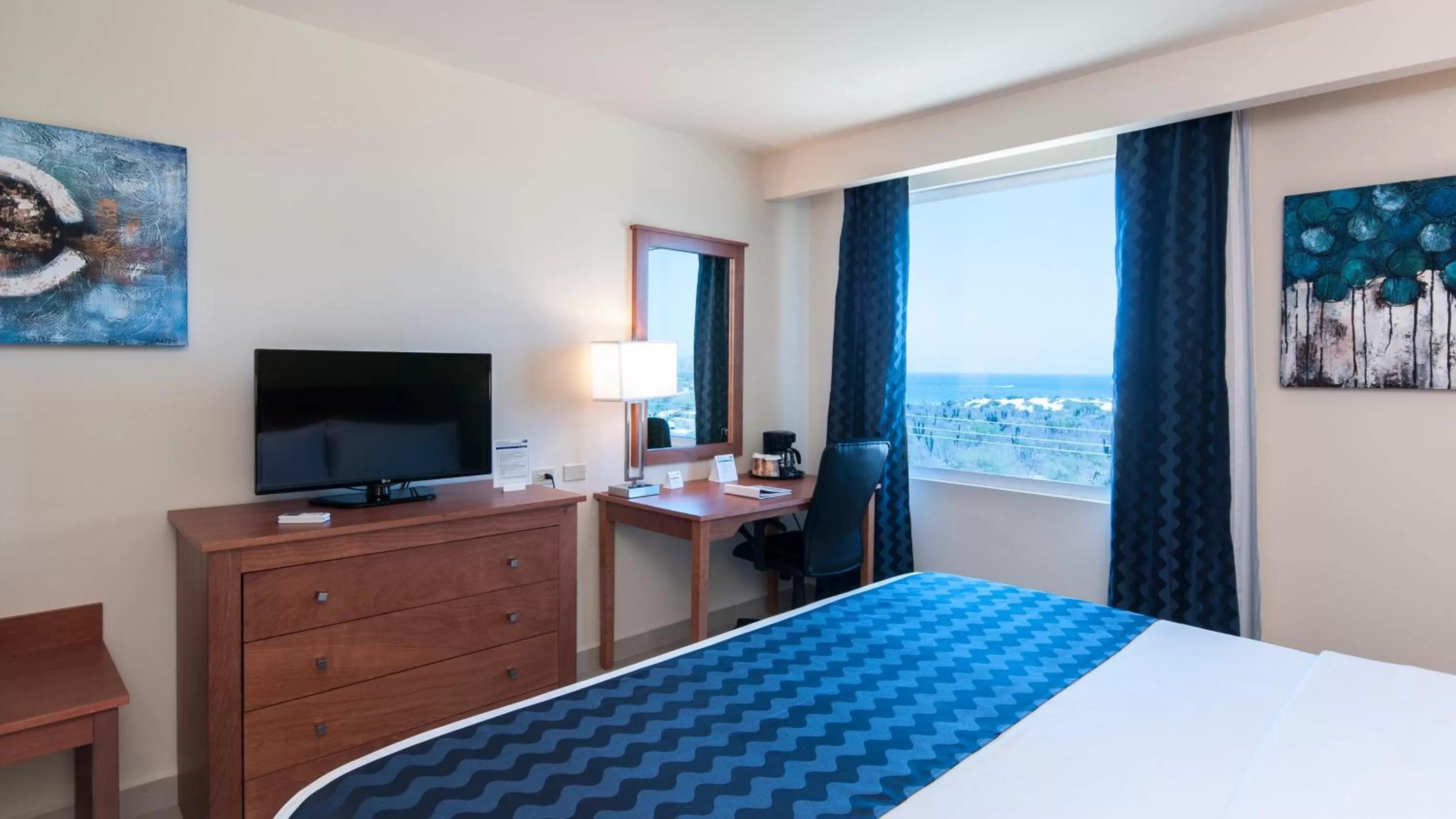 Photo of the whole room, Bed in Holiday Inn Express Cabo San Lucas by IHG