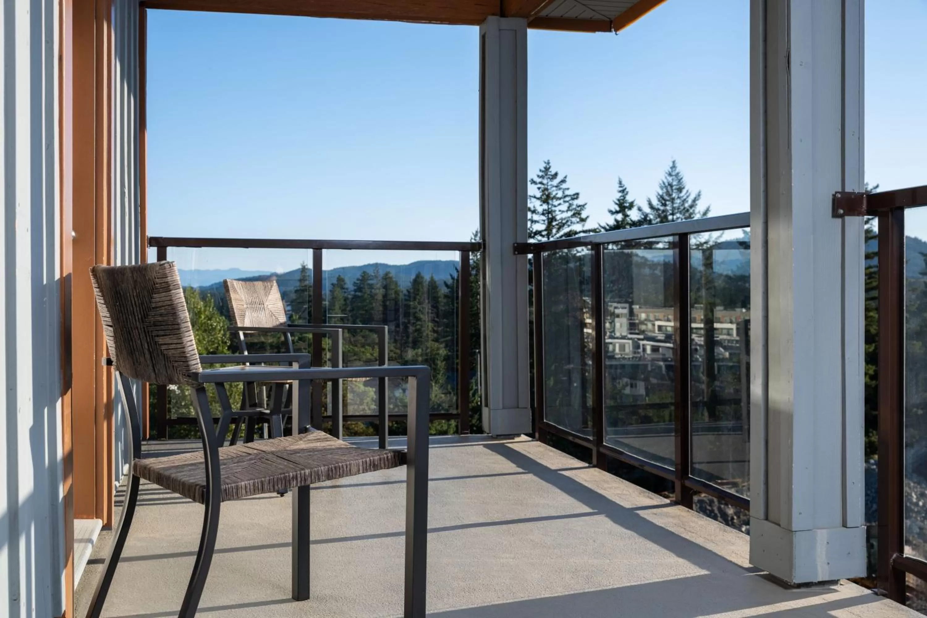 Photo of the whole room in Four Points by Sheraton Victoria Gateway