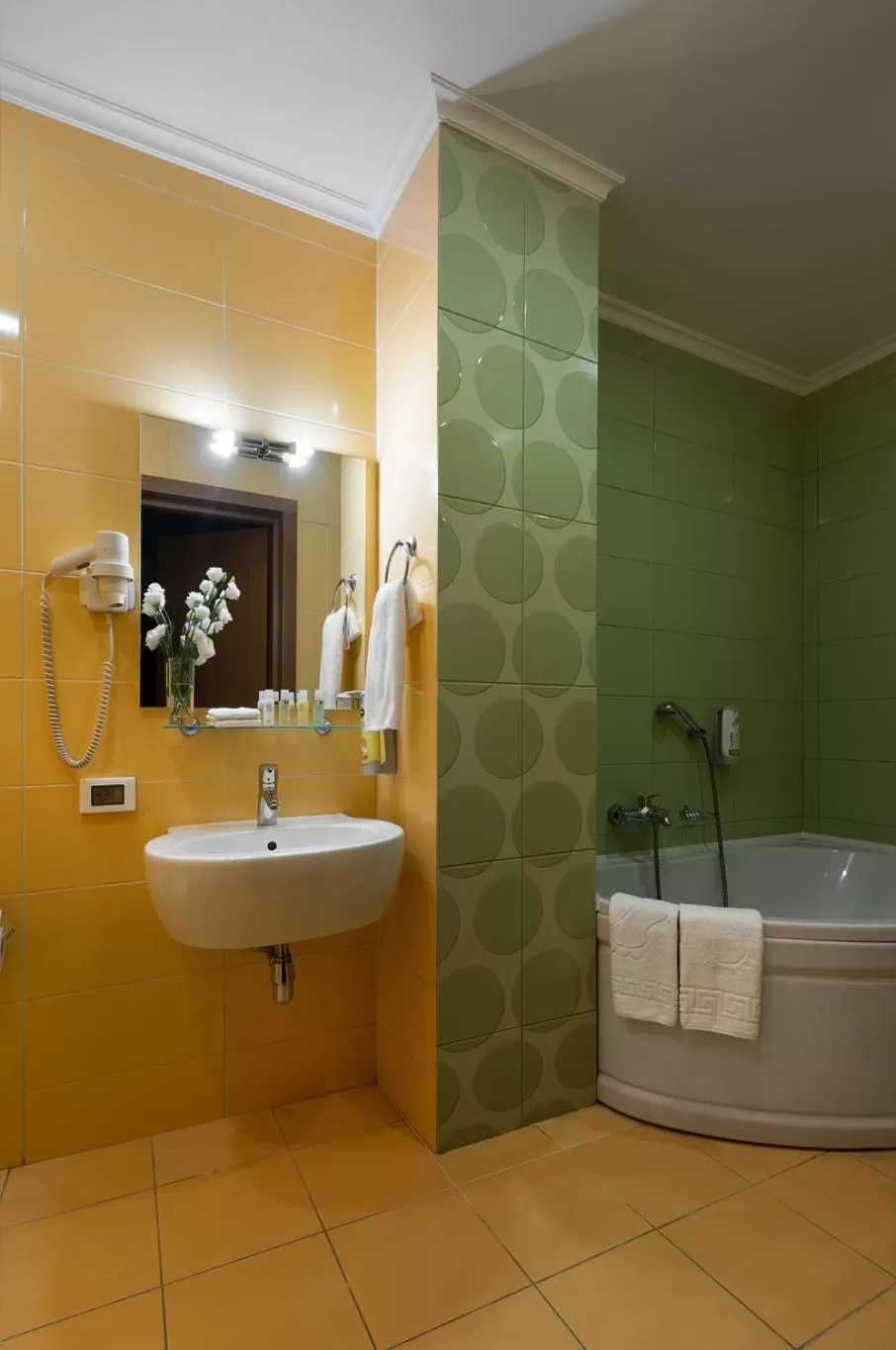 Shower in ONOVO Dendra Hotel