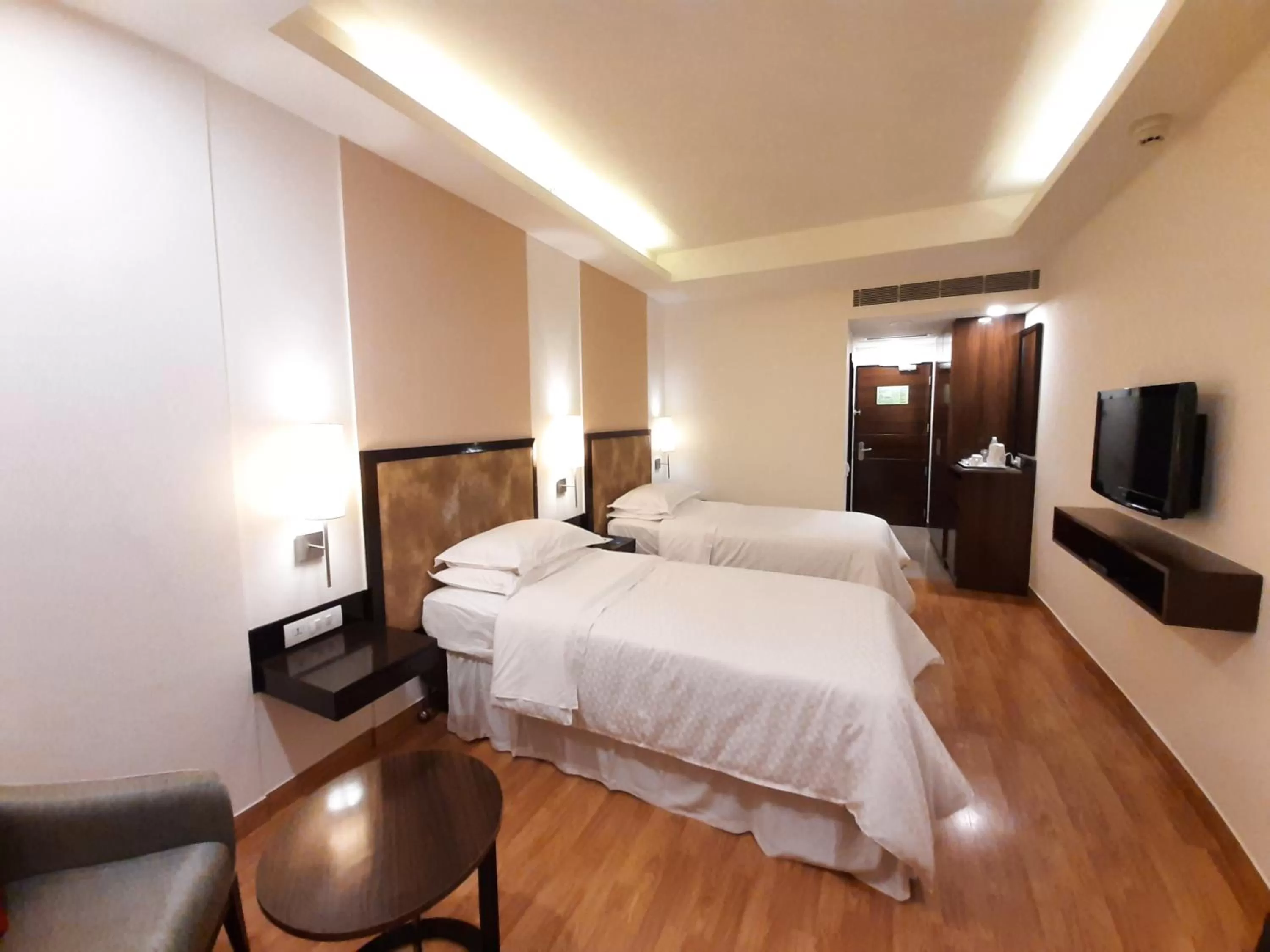 Bedroom, Bed in Four Points by Sheraton Vadodara
