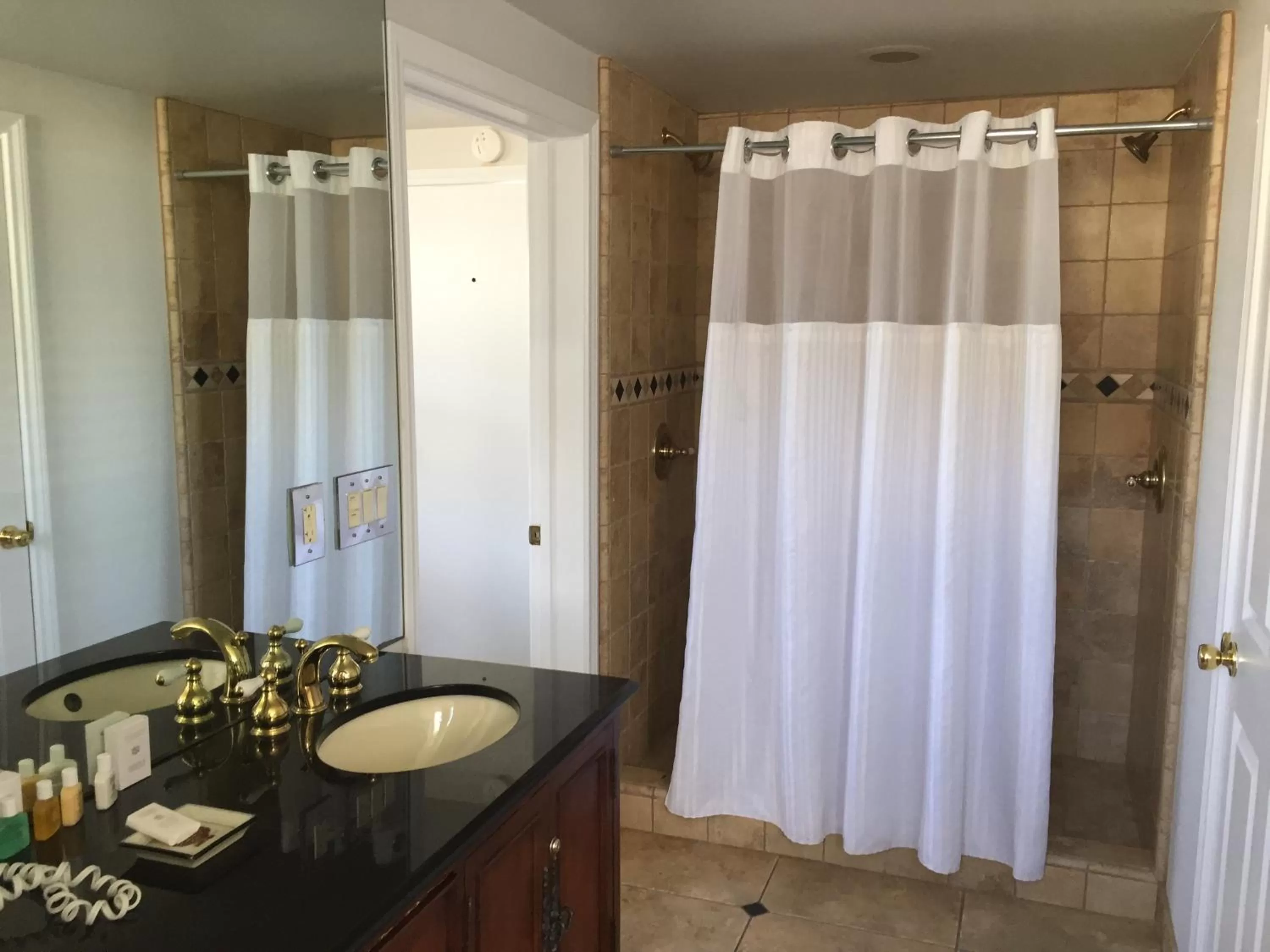 Queen Loft in Catalina Island Seacrest Inn