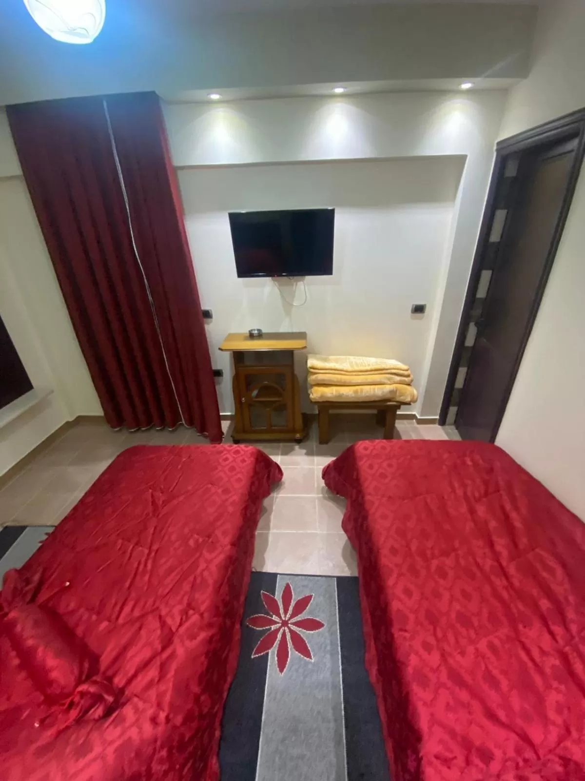 Communal lounge/ TV room, Bed in Hotel Ago