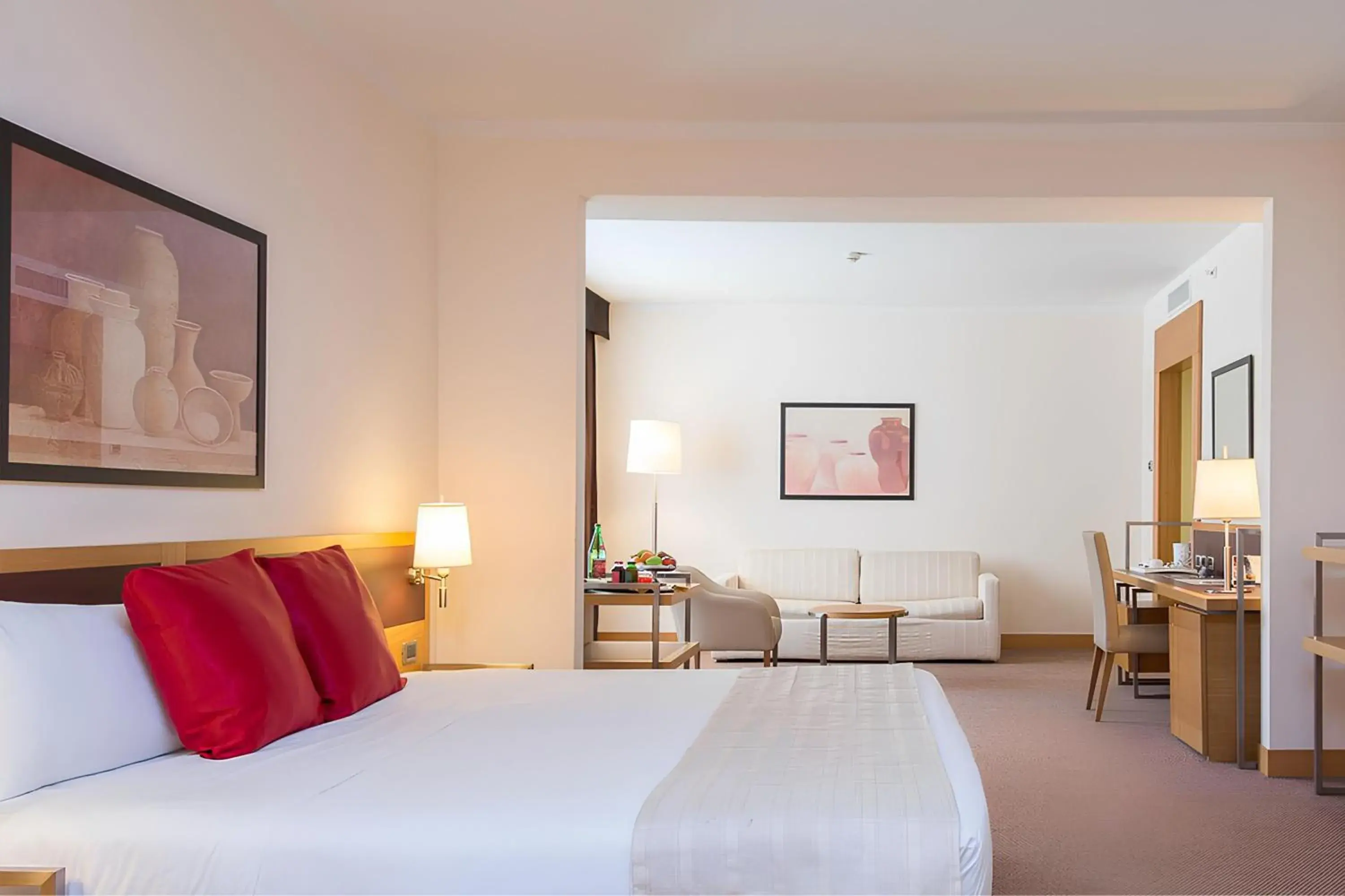 King Suite with Sofa Bed in Plaza Caserta King Suite with Sofa Bed in Plaza Caserta