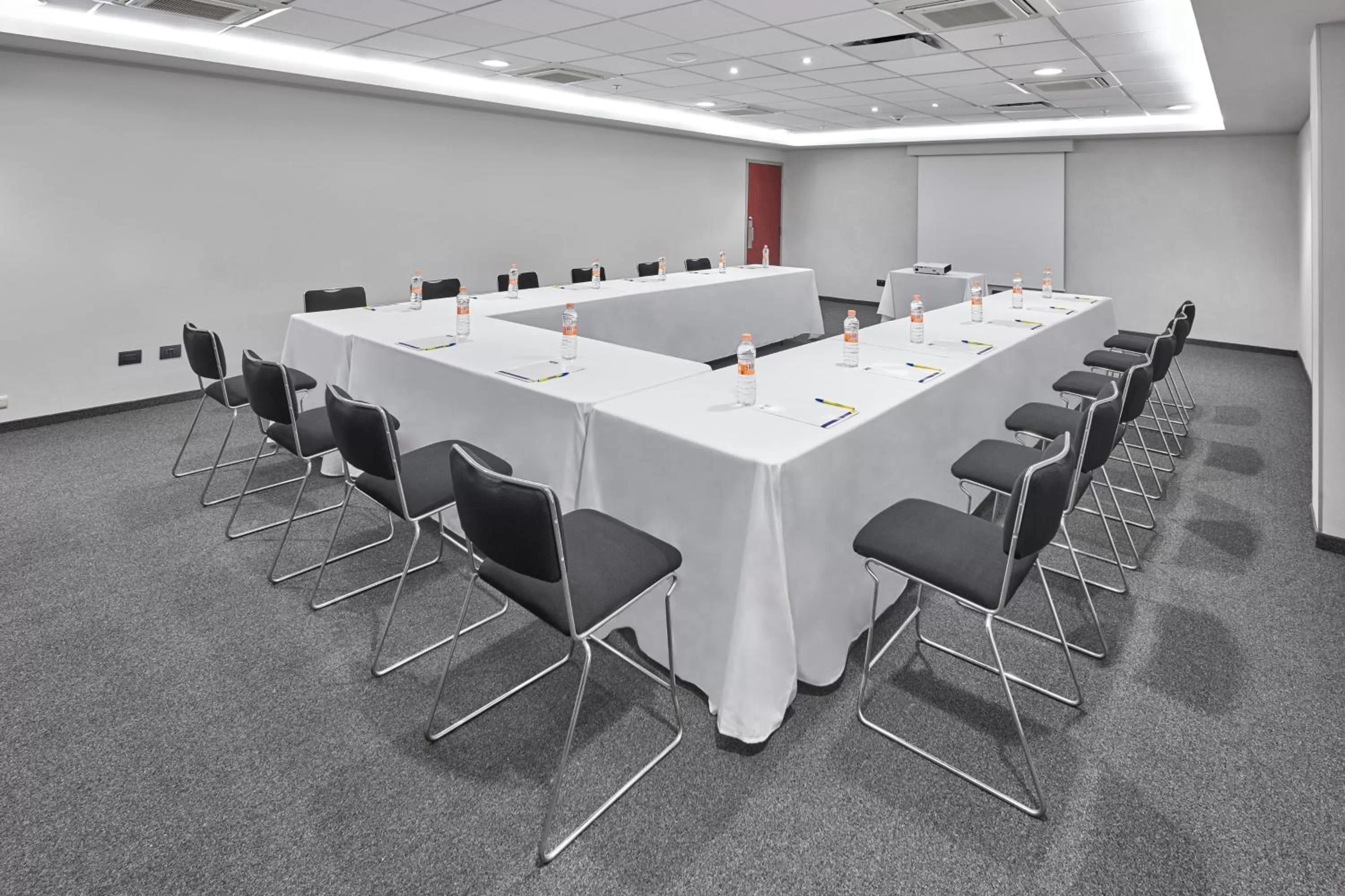 Meeting/conference room in City Express by Marriott Monterrey Santa Catarina