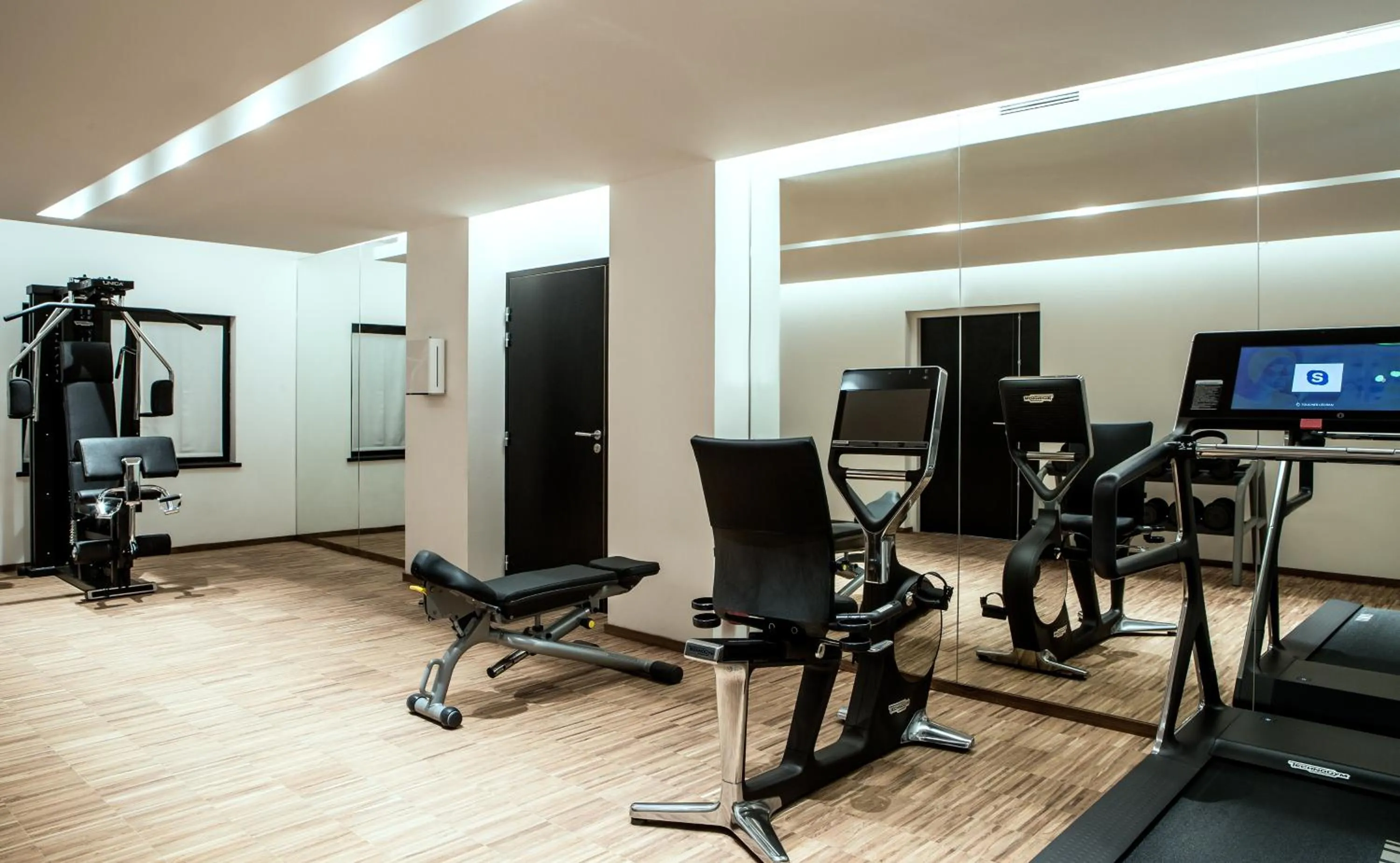 Fitness centre/facilities in Hôtel Louvre-Lens - Esprit de France