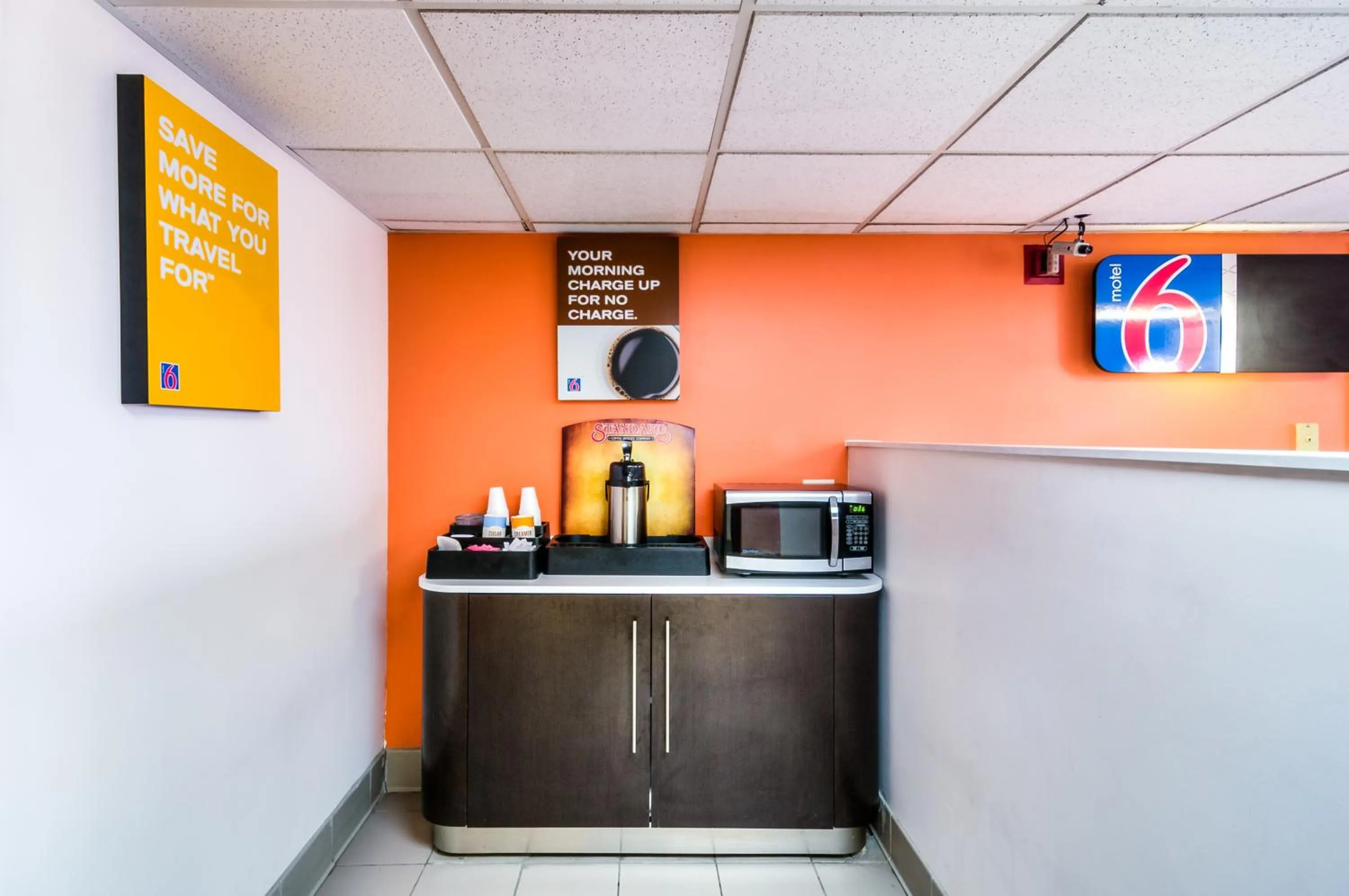 Lobby or reception in Motel 6-Lansing, IL - Chicago South