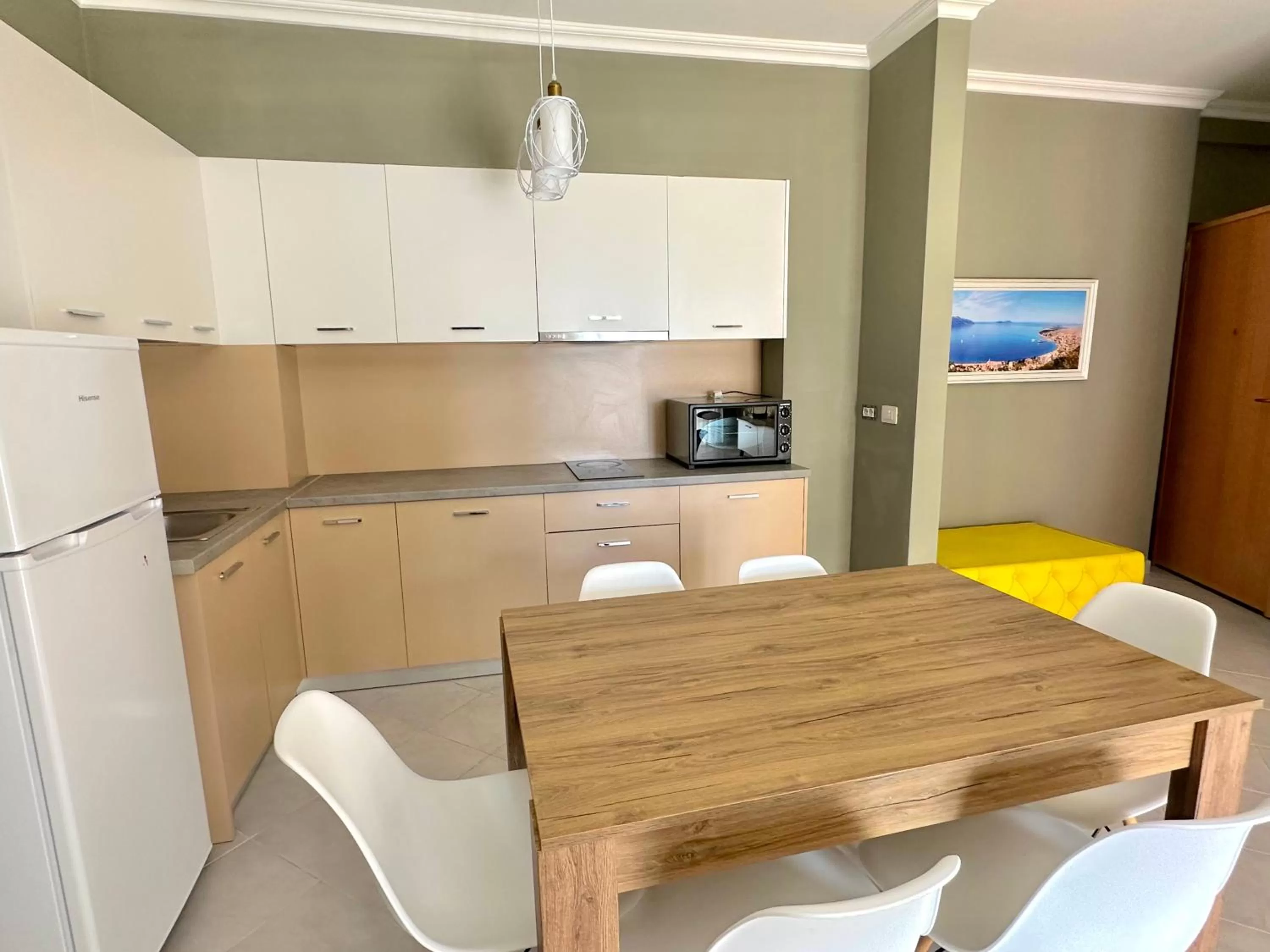 Kitchen or kitchenette, Dining Area in FAMILY SUITE RESIDENCE