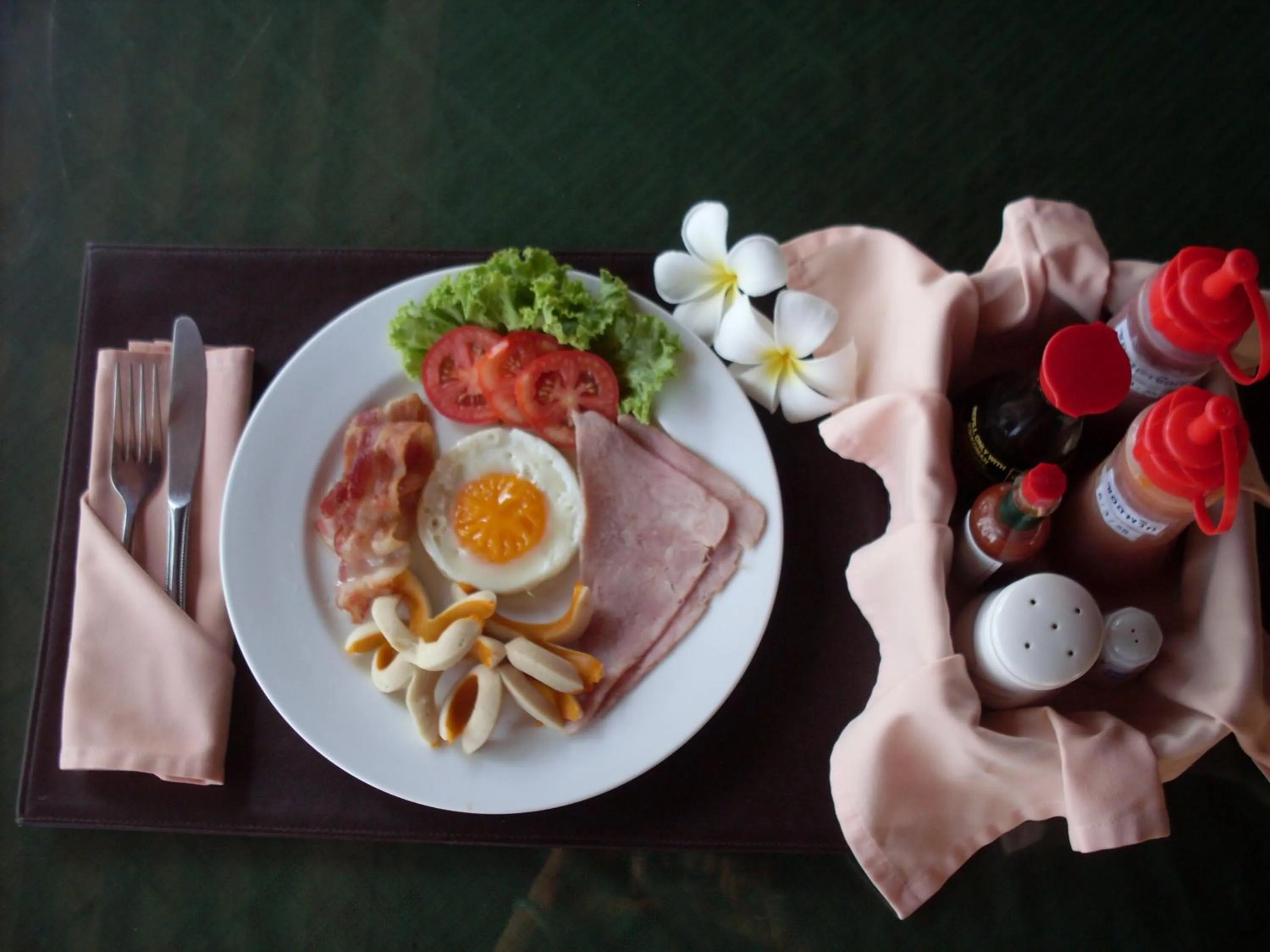 American breakfast in Samroiyod Holiday Resort