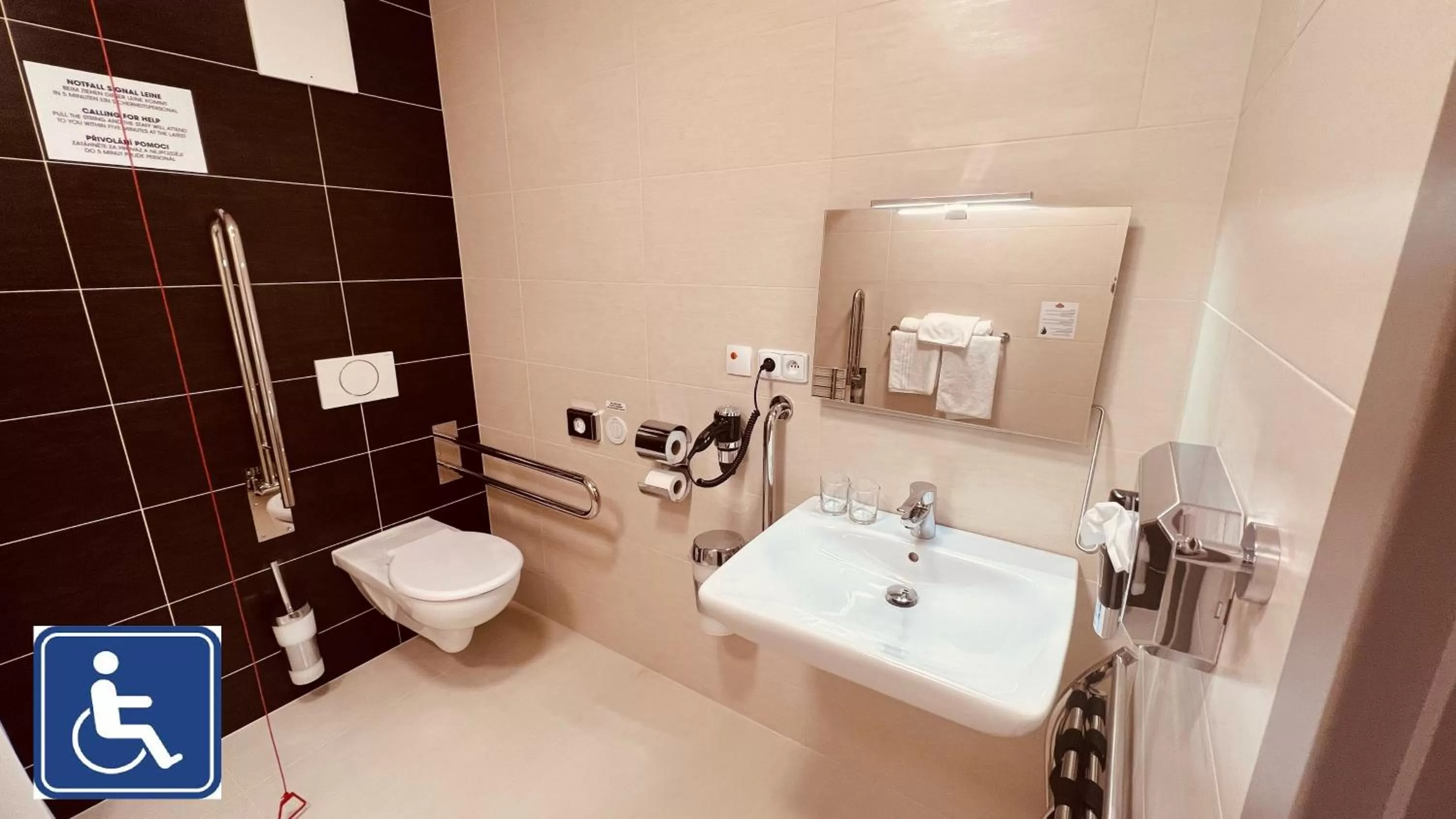 Bathroom in Jukebox Hotel