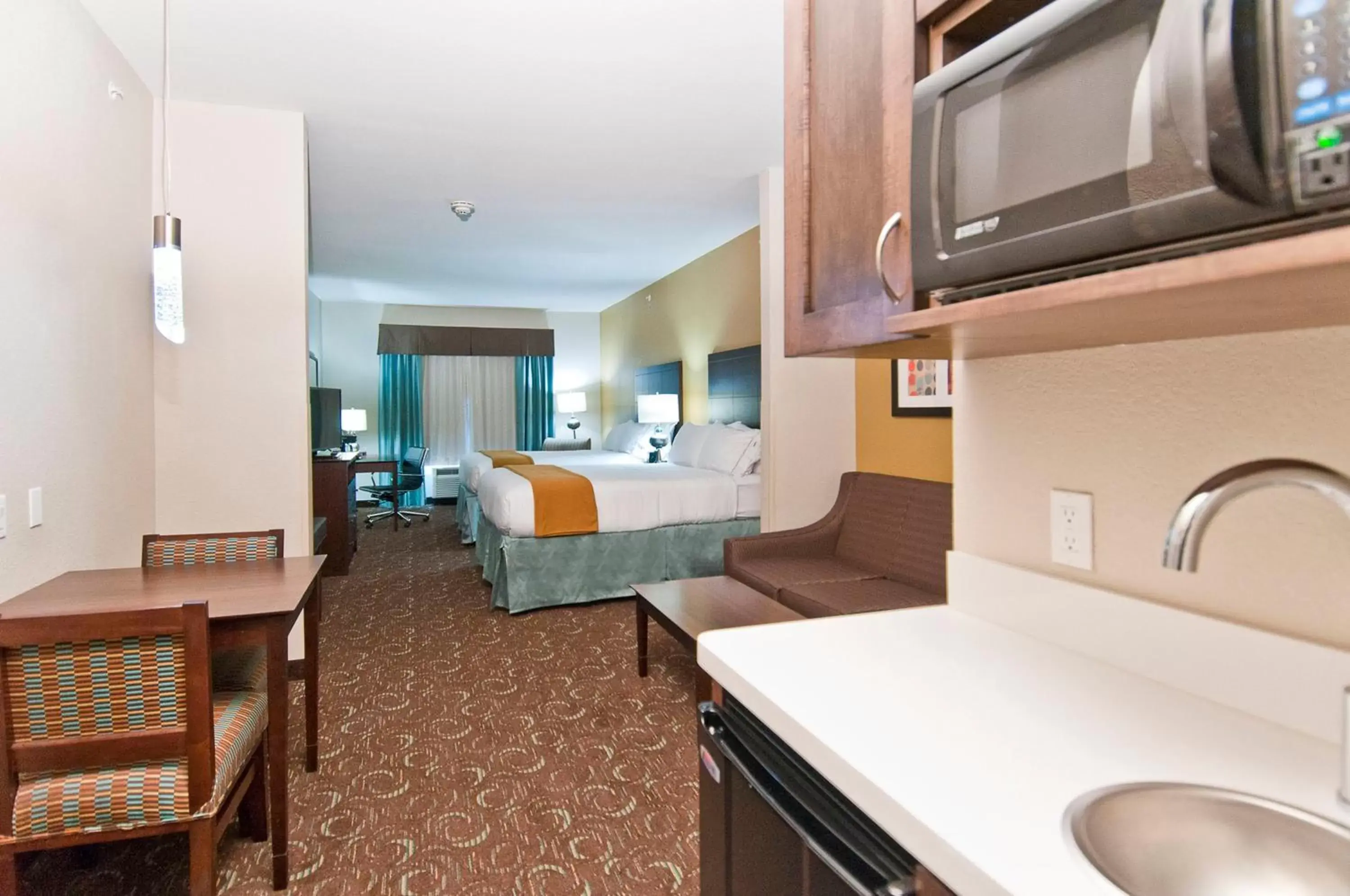 Queen Suite - Hearing Accessible in Holiday Inn Express & Suites San Antonio SE by AT&T Center, an IHG Hotel Queen Suite - Hearing Accessible in Holiday Inn Express & Suites San Antonio SE by AT&T Center, an IHG Hotel