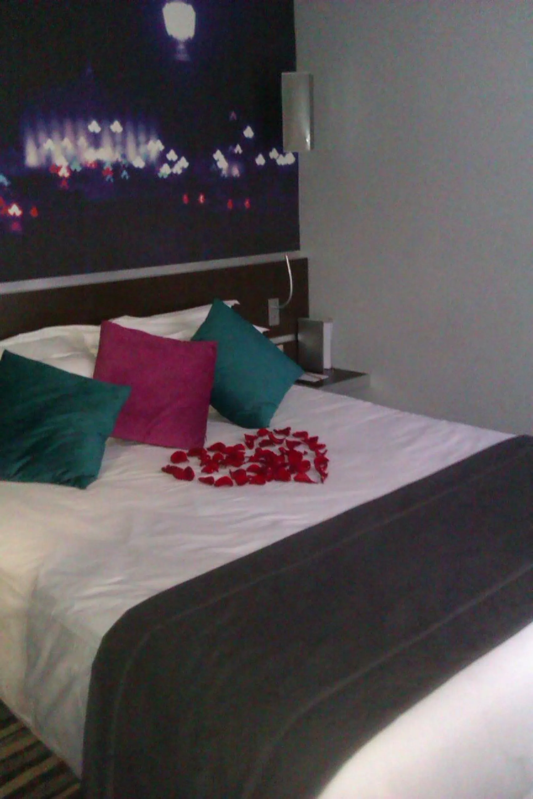 Bed in Hôtel Lumières Montmartre Paris