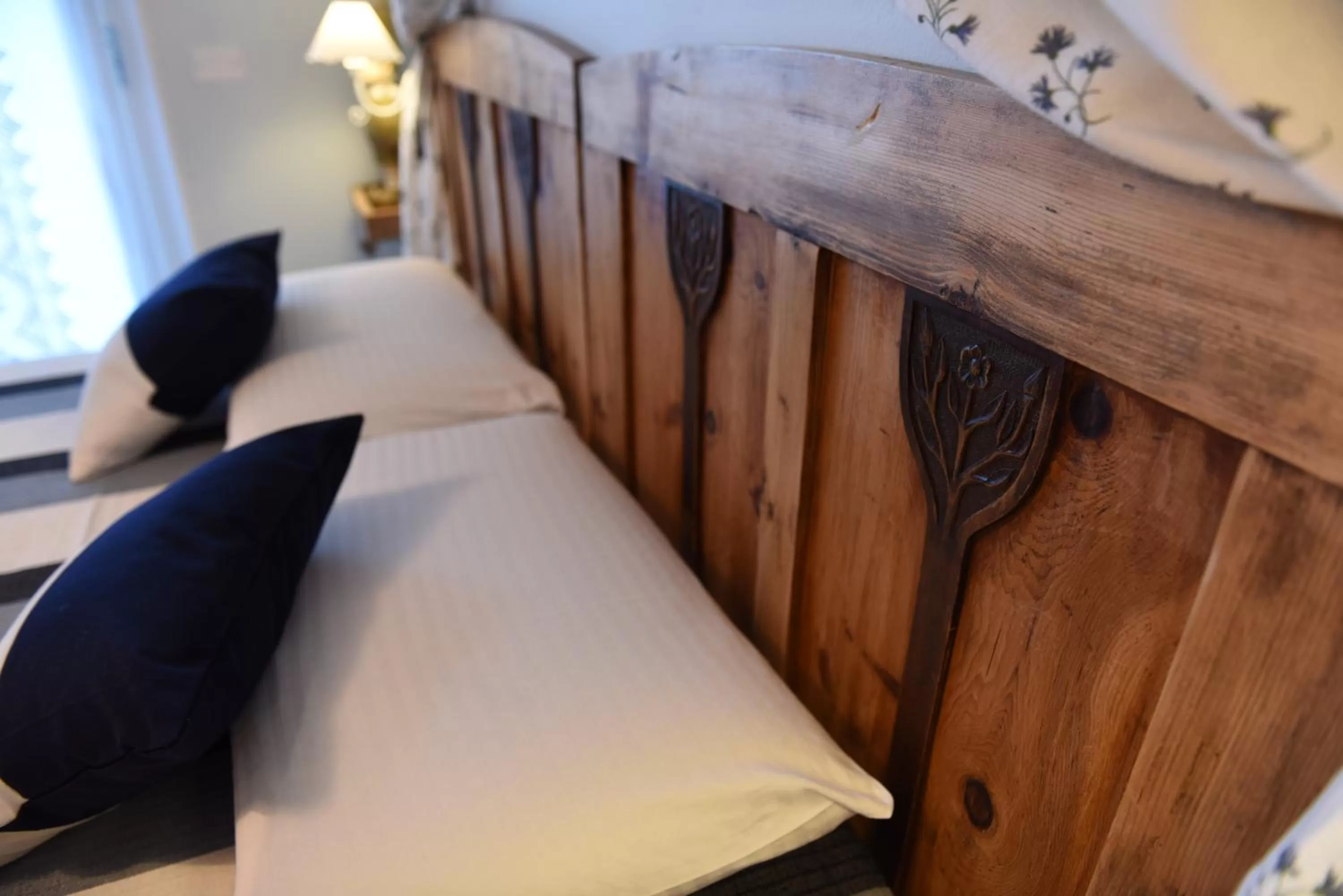 Decorative detail, Bed in B&B Magiré