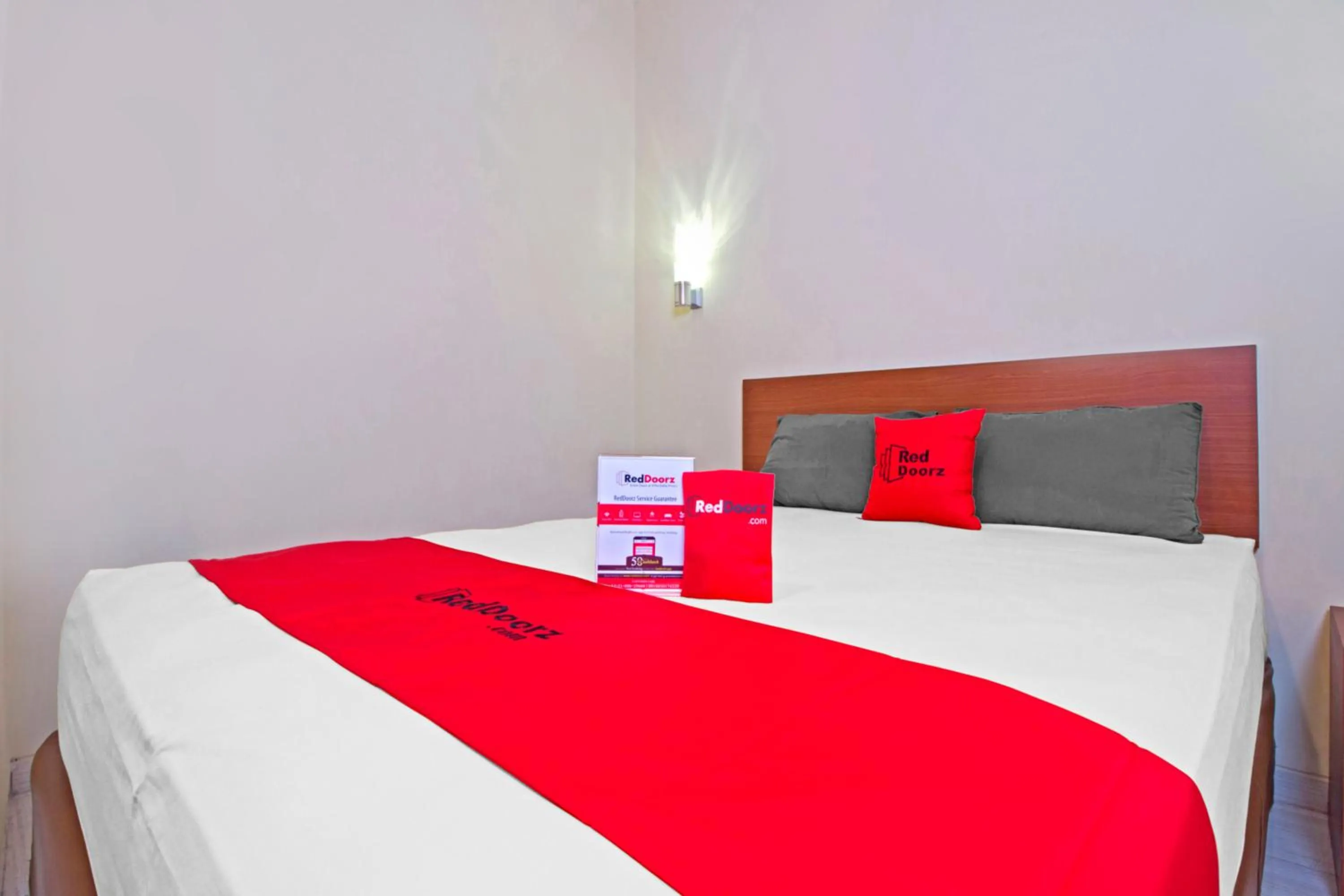 Bedroom, Bed in RedDoorz near Trans Studio Mall 2
