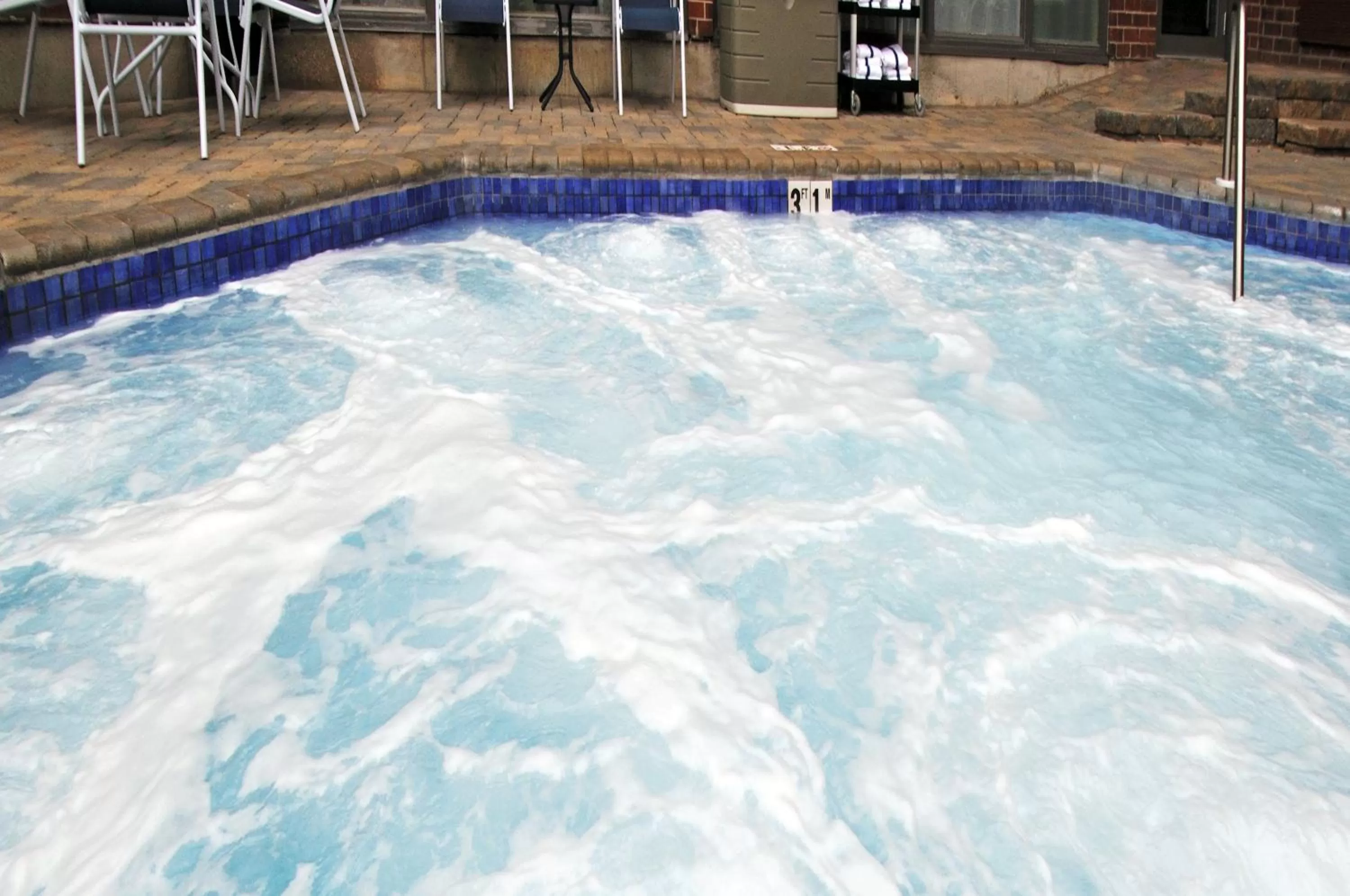 Swimming pool in Holiday Inn Express Quebec City-Sainte Foy by IHG